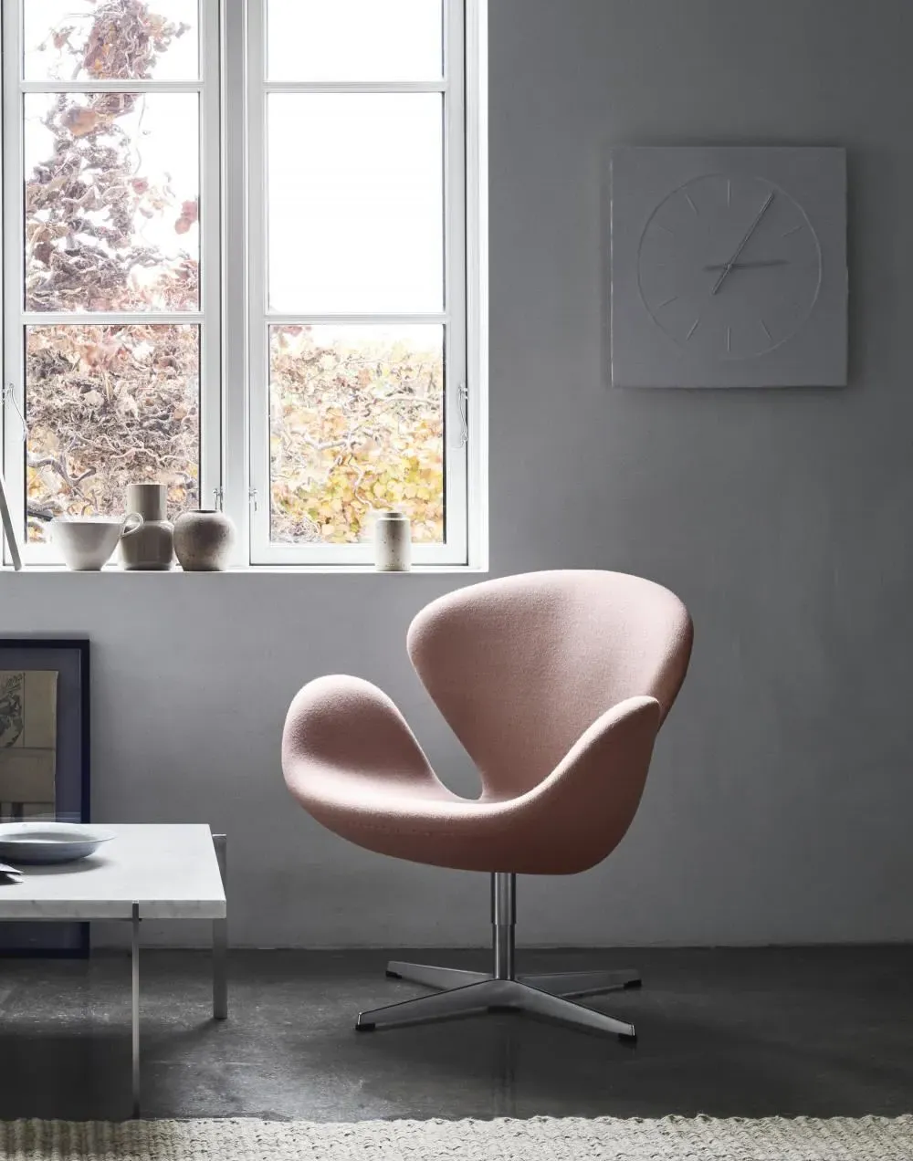 Swan Lounge Chair with Swivel Base - Light Grey