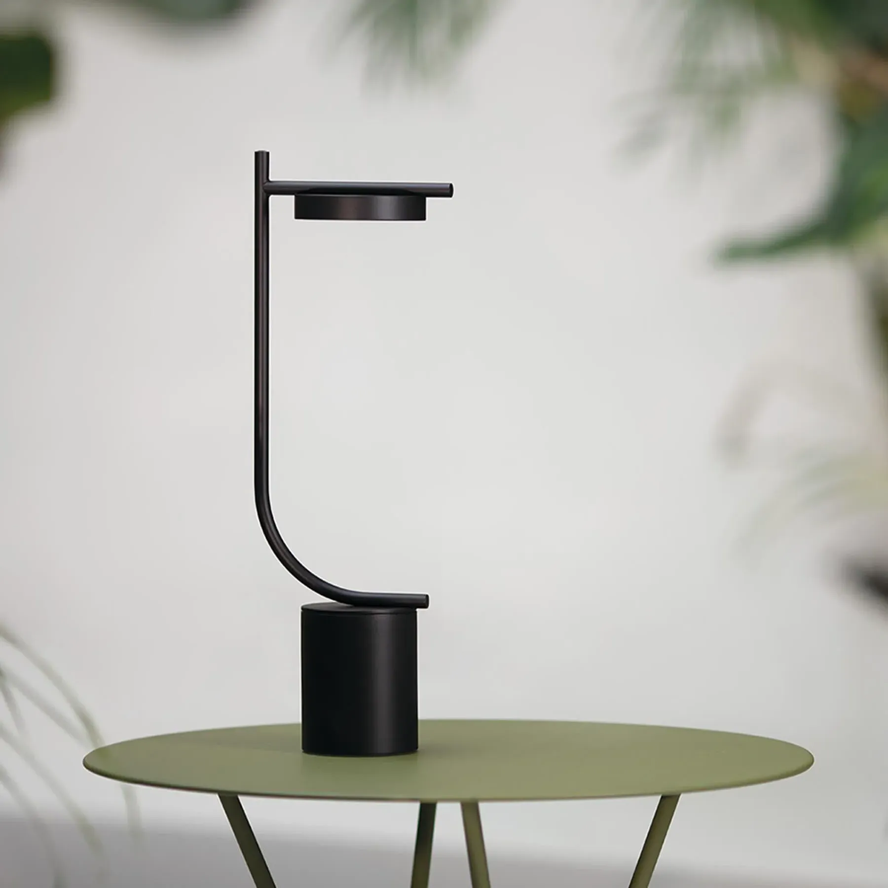 I-Shape Portable Table Lamp with Dimmer - Brass