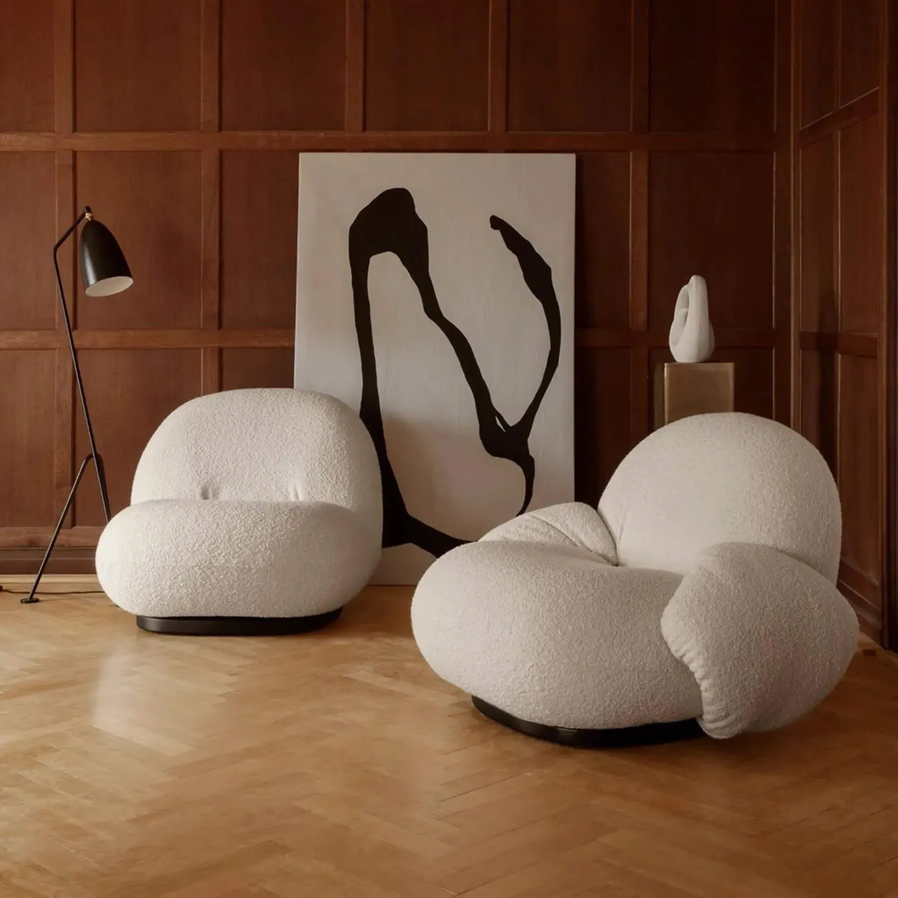 Lounge Chair with Armrest - Fixed Base