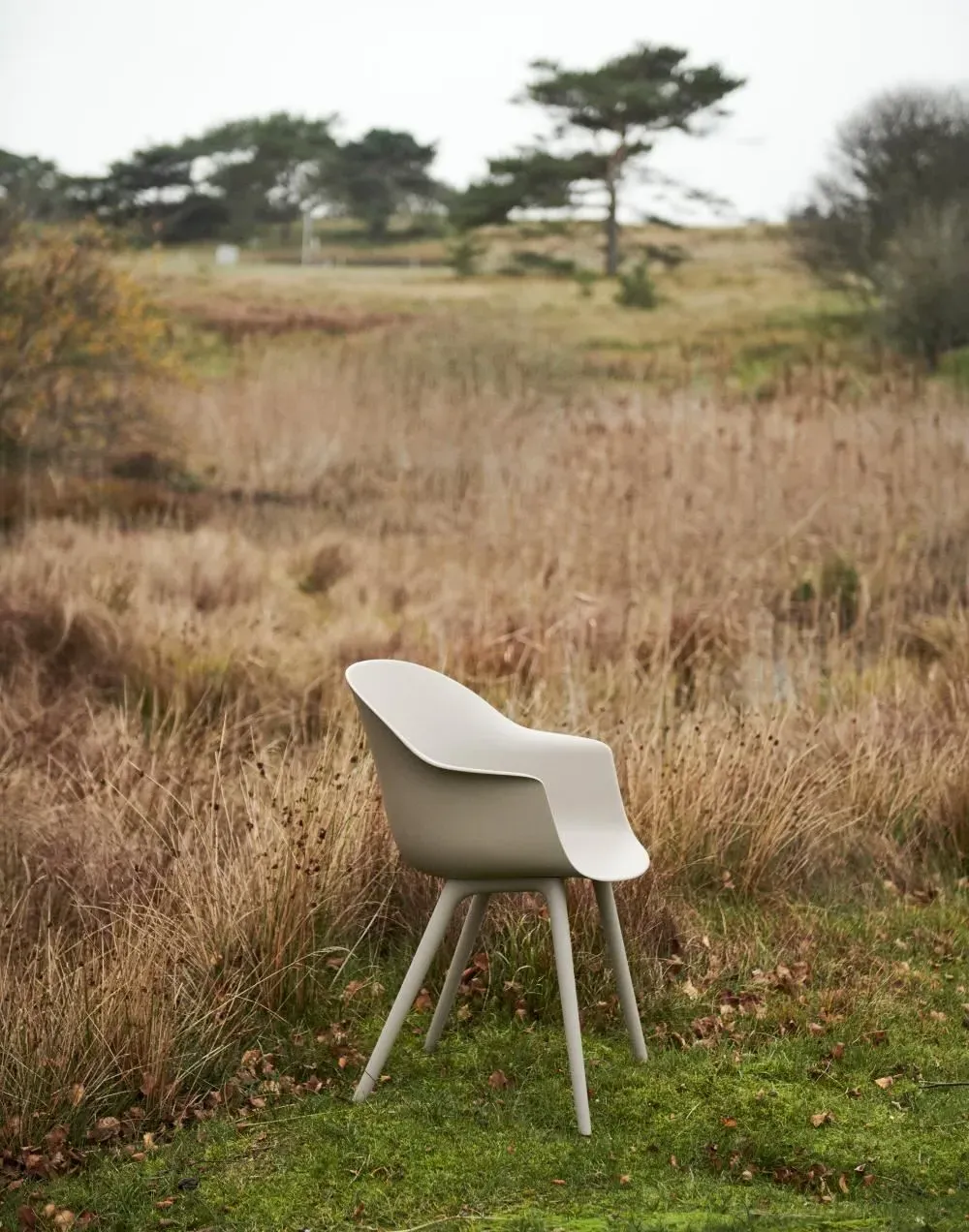 Outdoor Dining Chair with Plastic Base - White