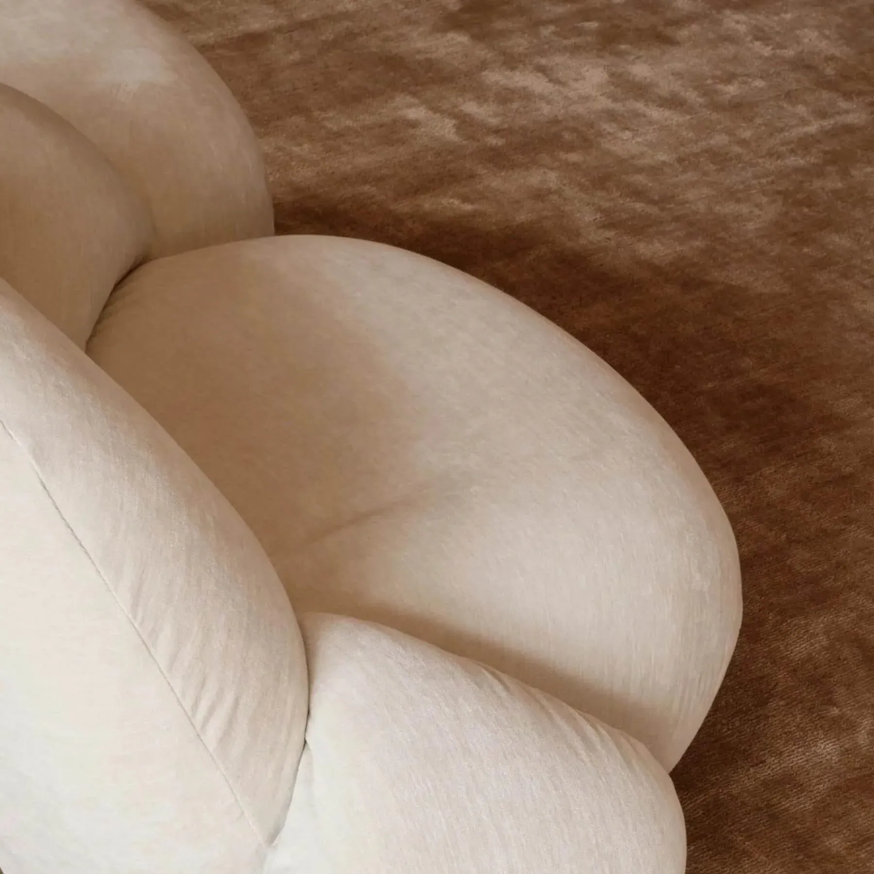 Swivel Lounge Chair with Armrest - Boucle