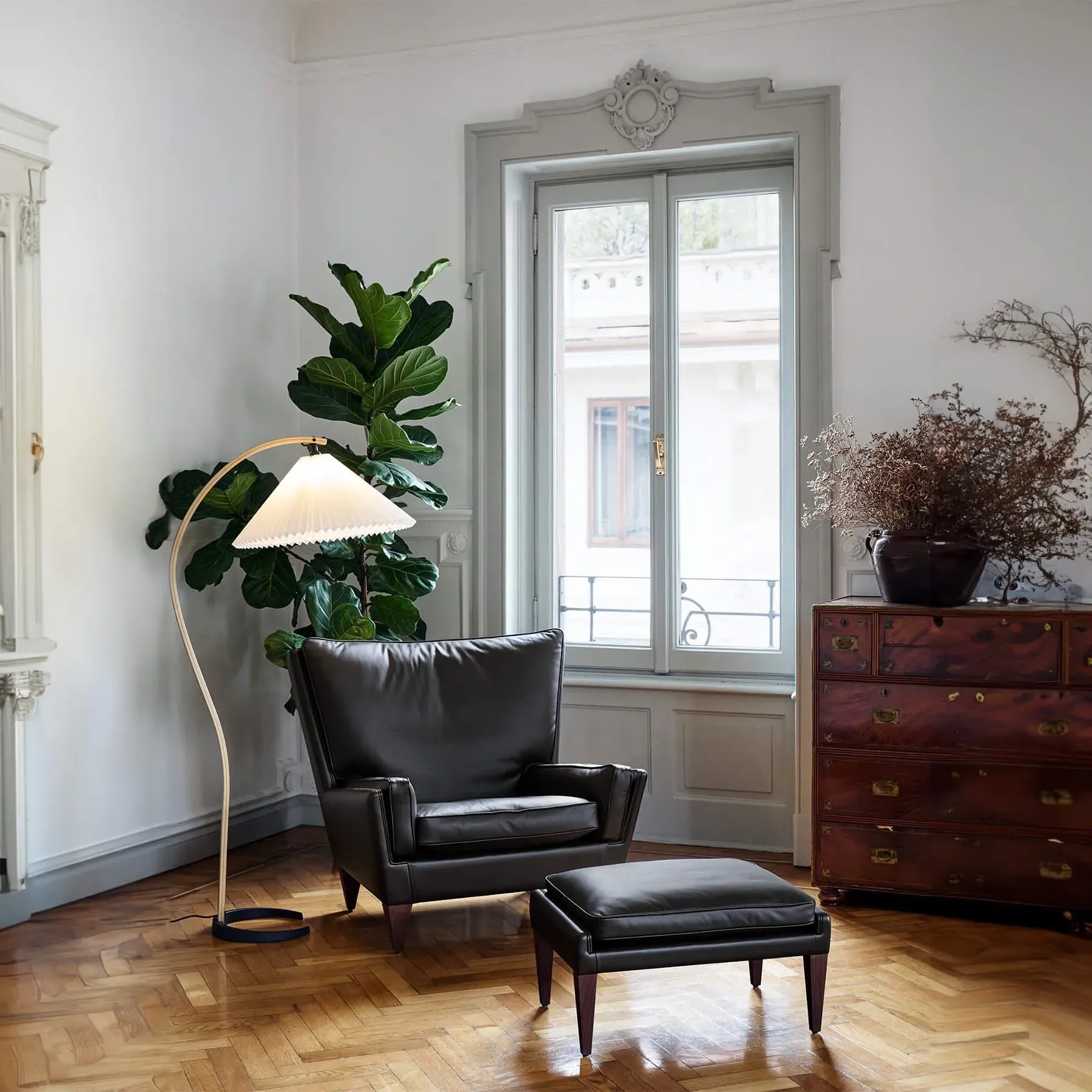 V11 Lounge Chair - Cream, Smooth Leather