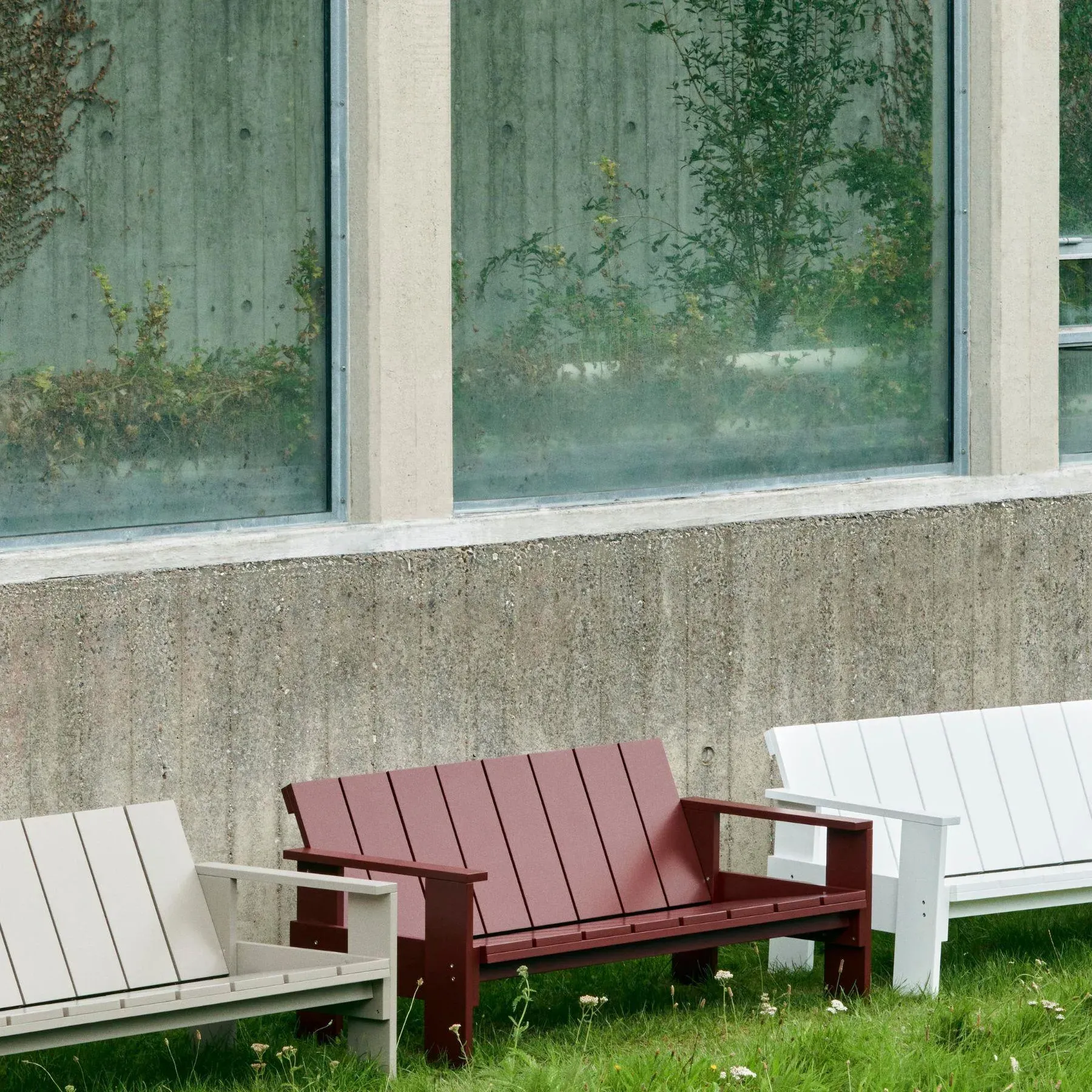 Lounge Sofa with Crossbars - Red, Pine Wood