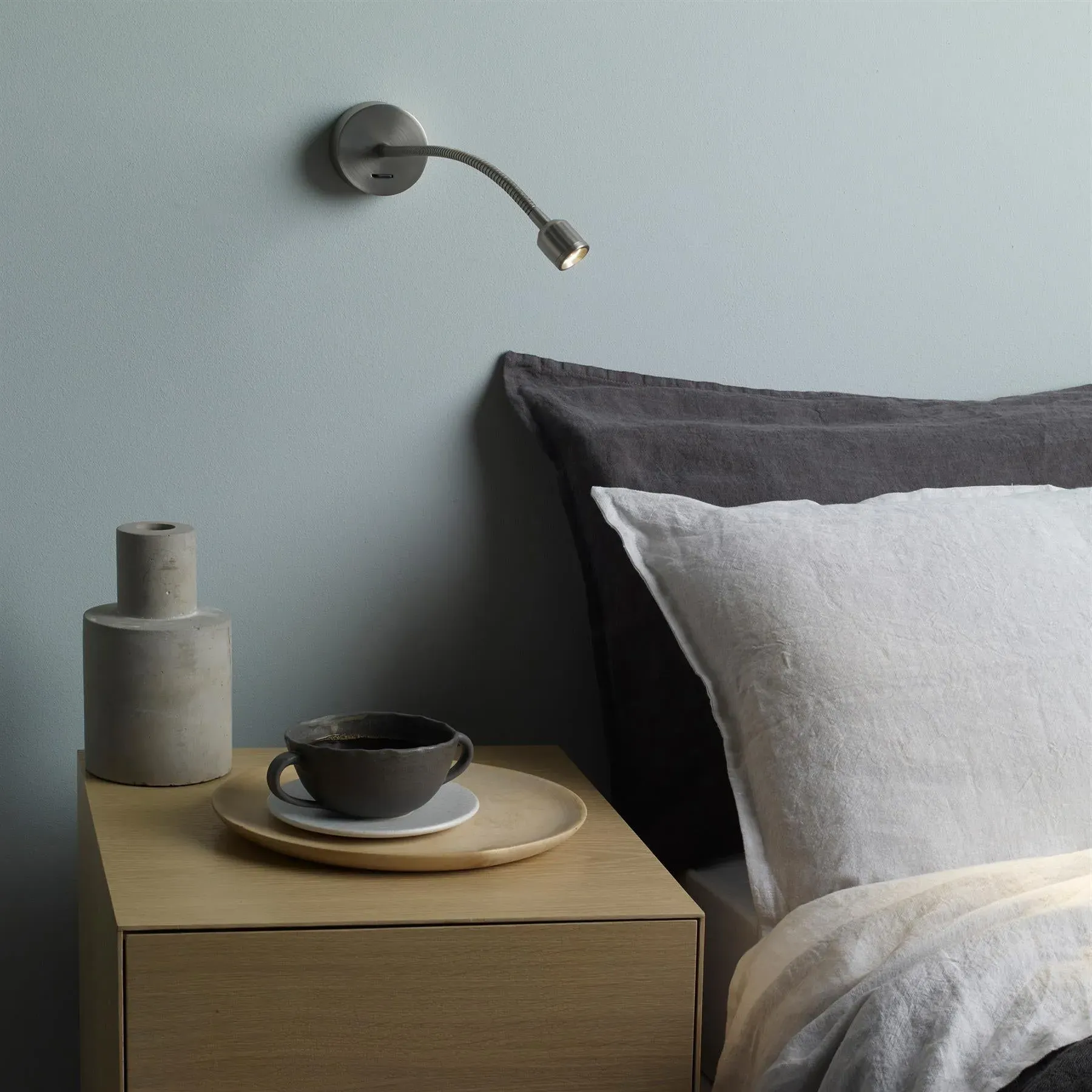 Switched Wall Light with LED - Chrome