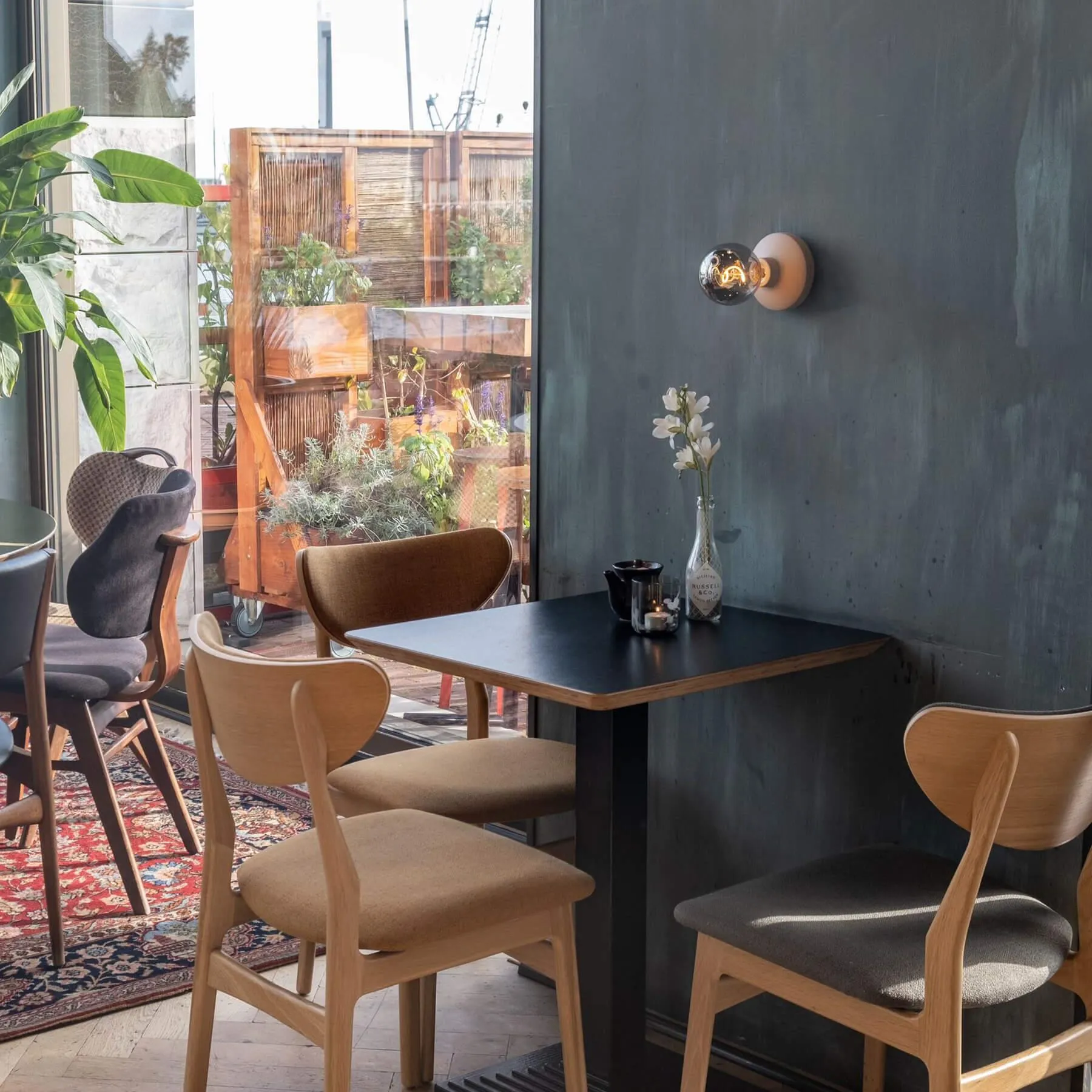 Bee Wall Light with Battery - Gold, Frosted