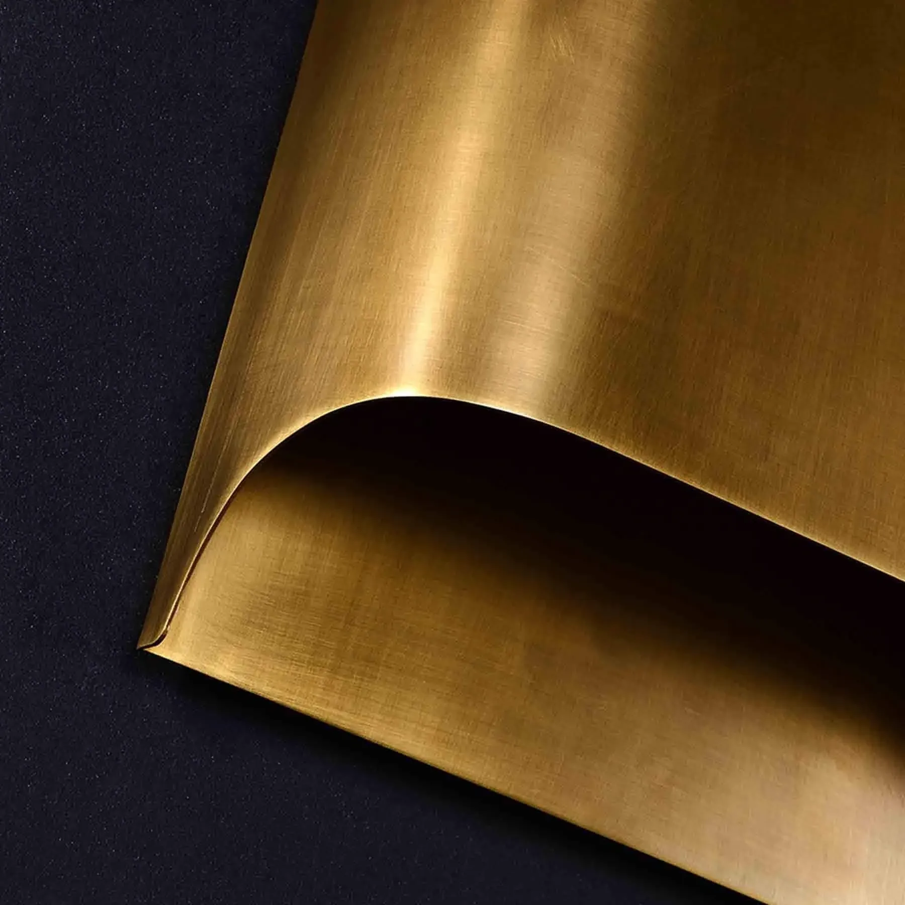 Single Wall Light with Clean Lines - Bronze