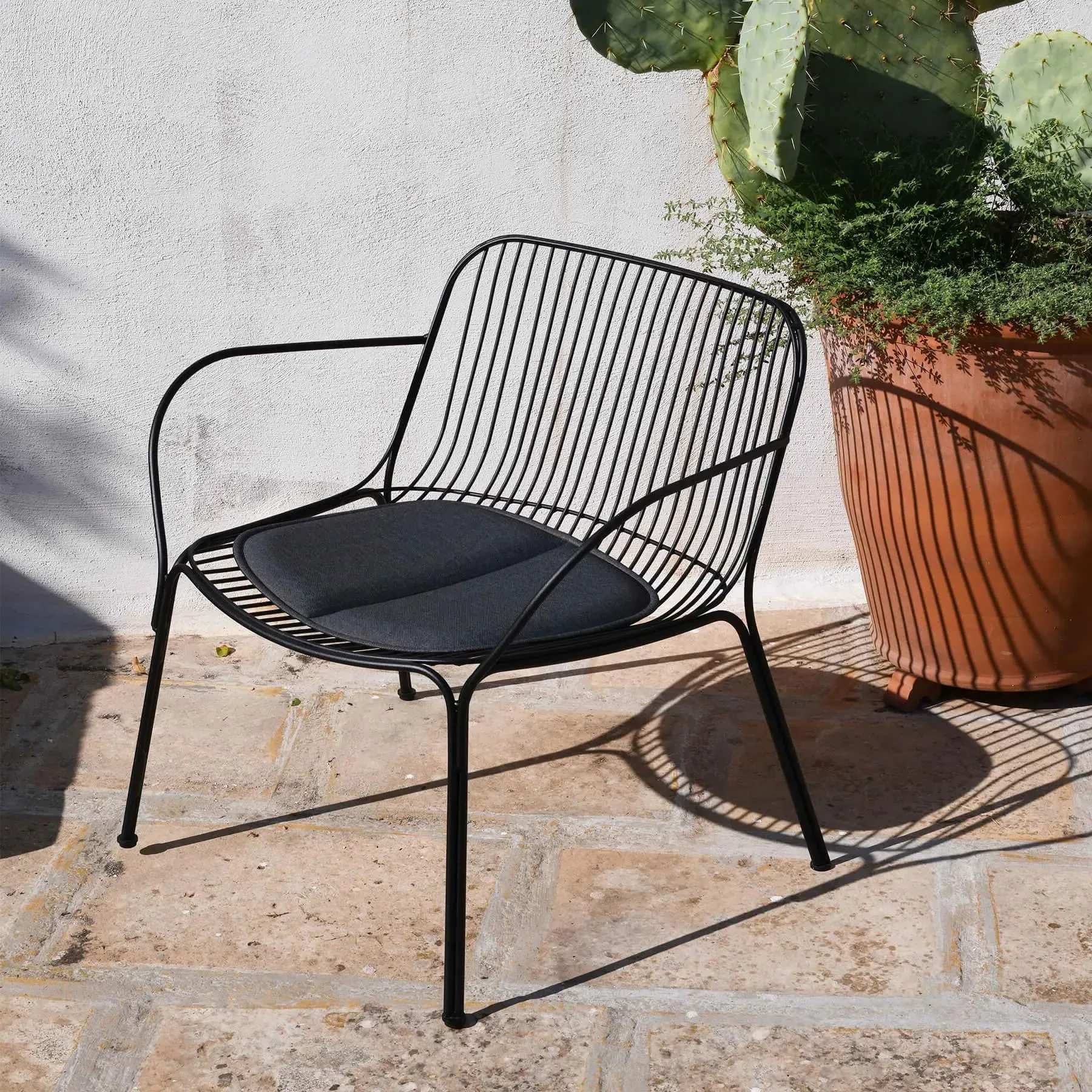 Garden Armchair with Wire Frame - White, Metal