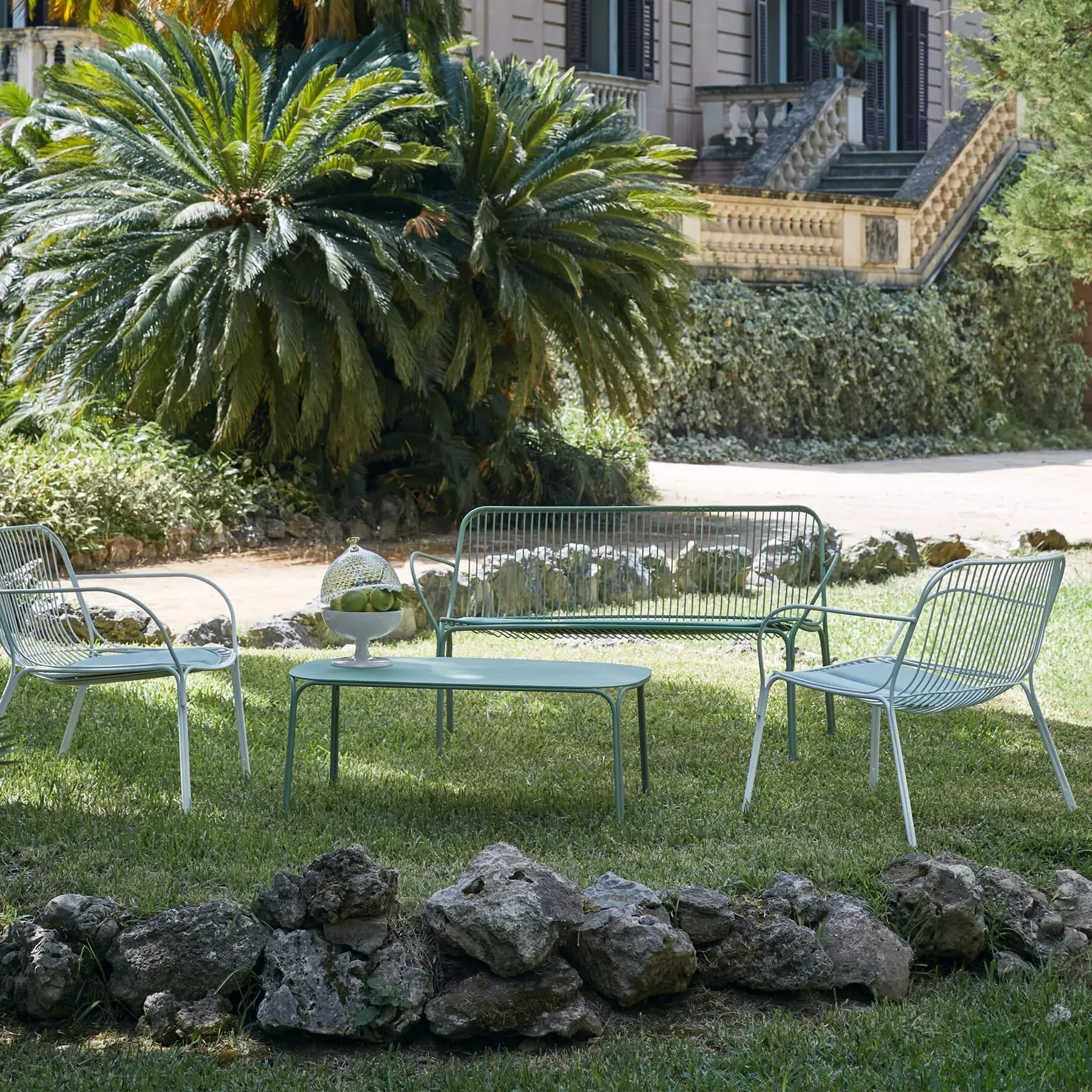 Garden Sofa with Wire Frame - White, Metal