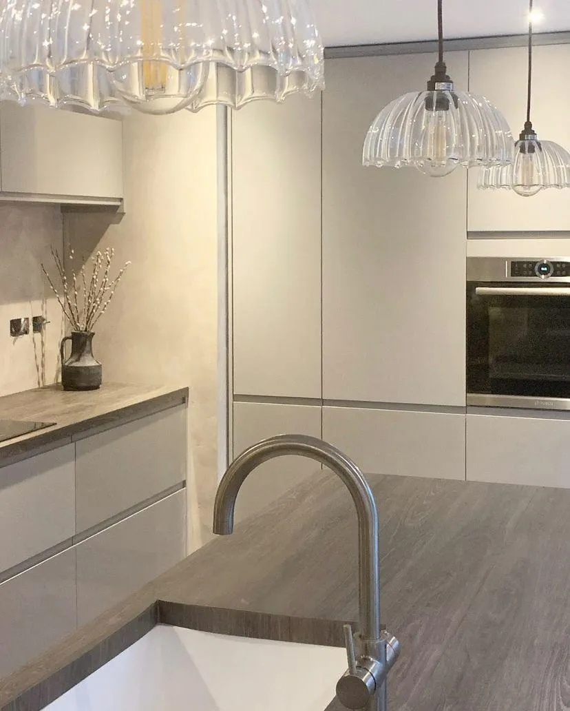 Jubilee Medium Pendant Light - Fine Ribbed Twist