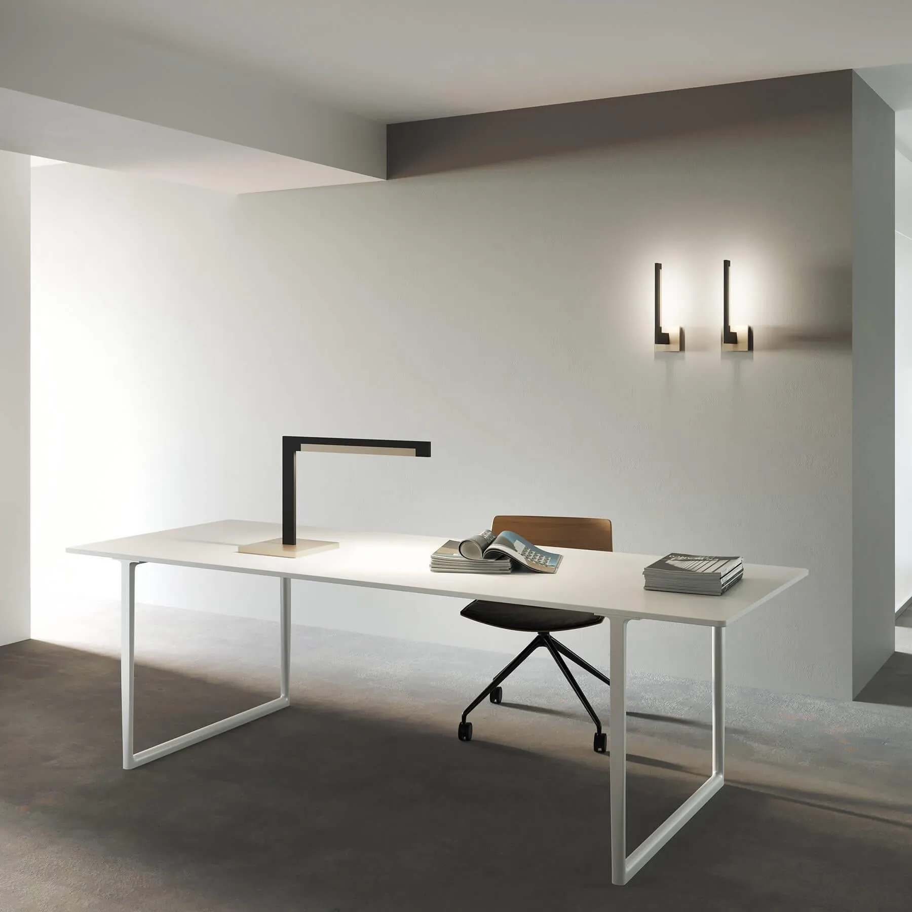 Linear Table Lamp with Touch Control - Gold