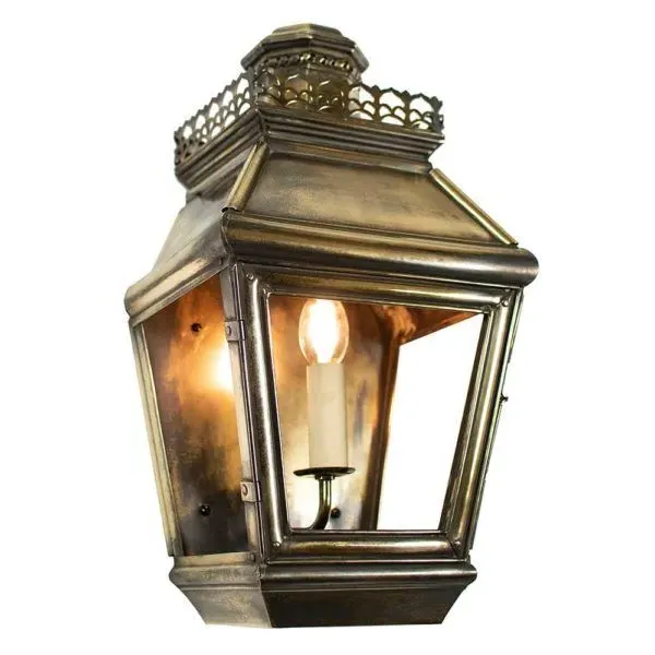 Passage Wall Lamp with Fretwork - Brass