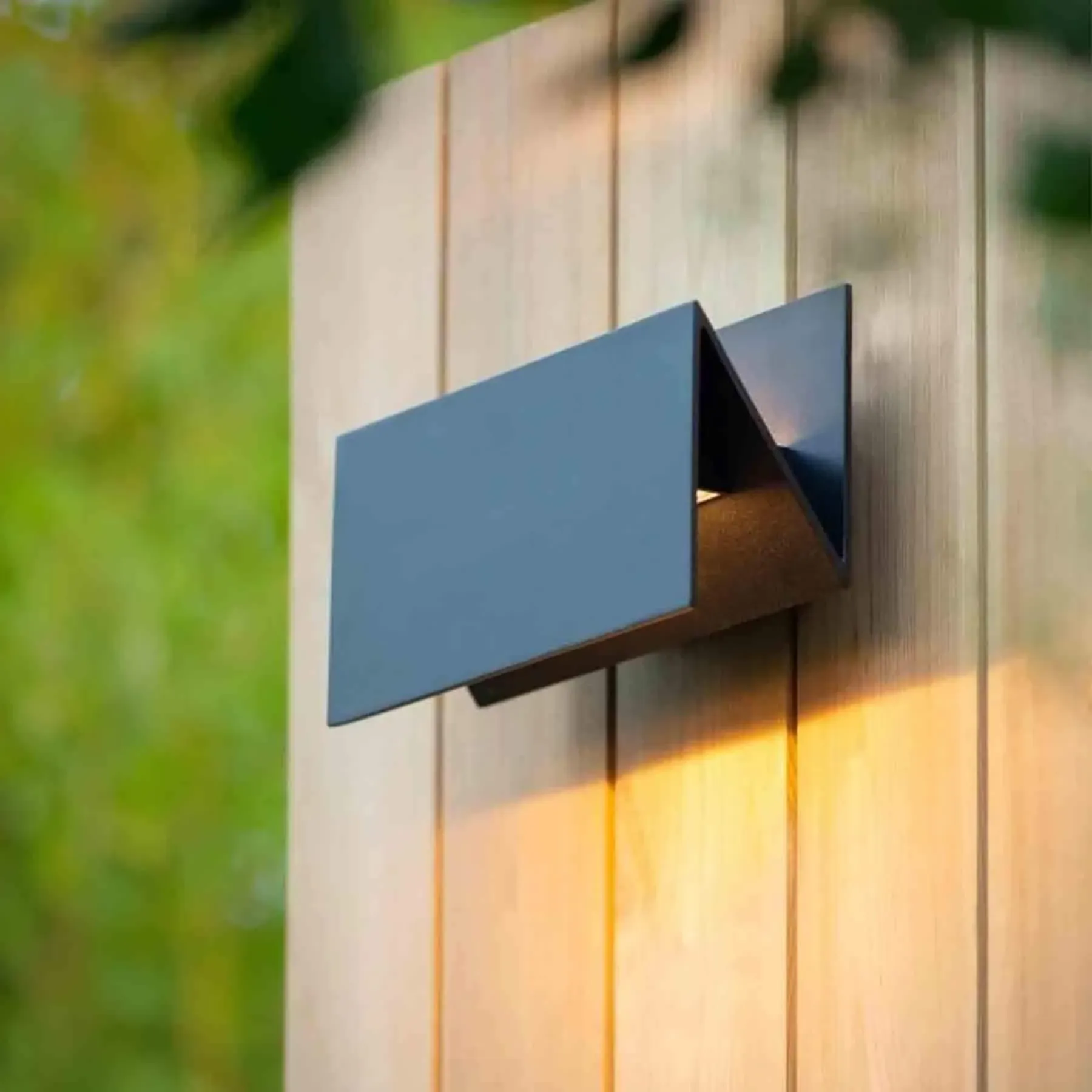 Outdoor Wall Light with Dual Illumination - Aluminium