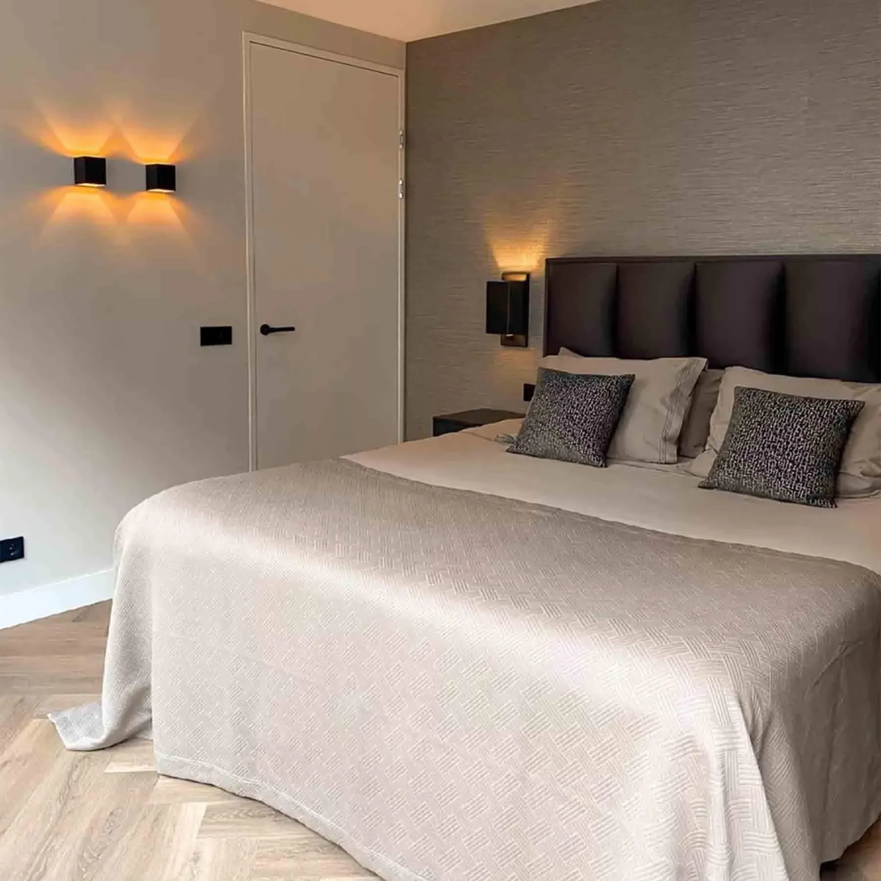 Square Wall Light with Adjustable Slats - Black