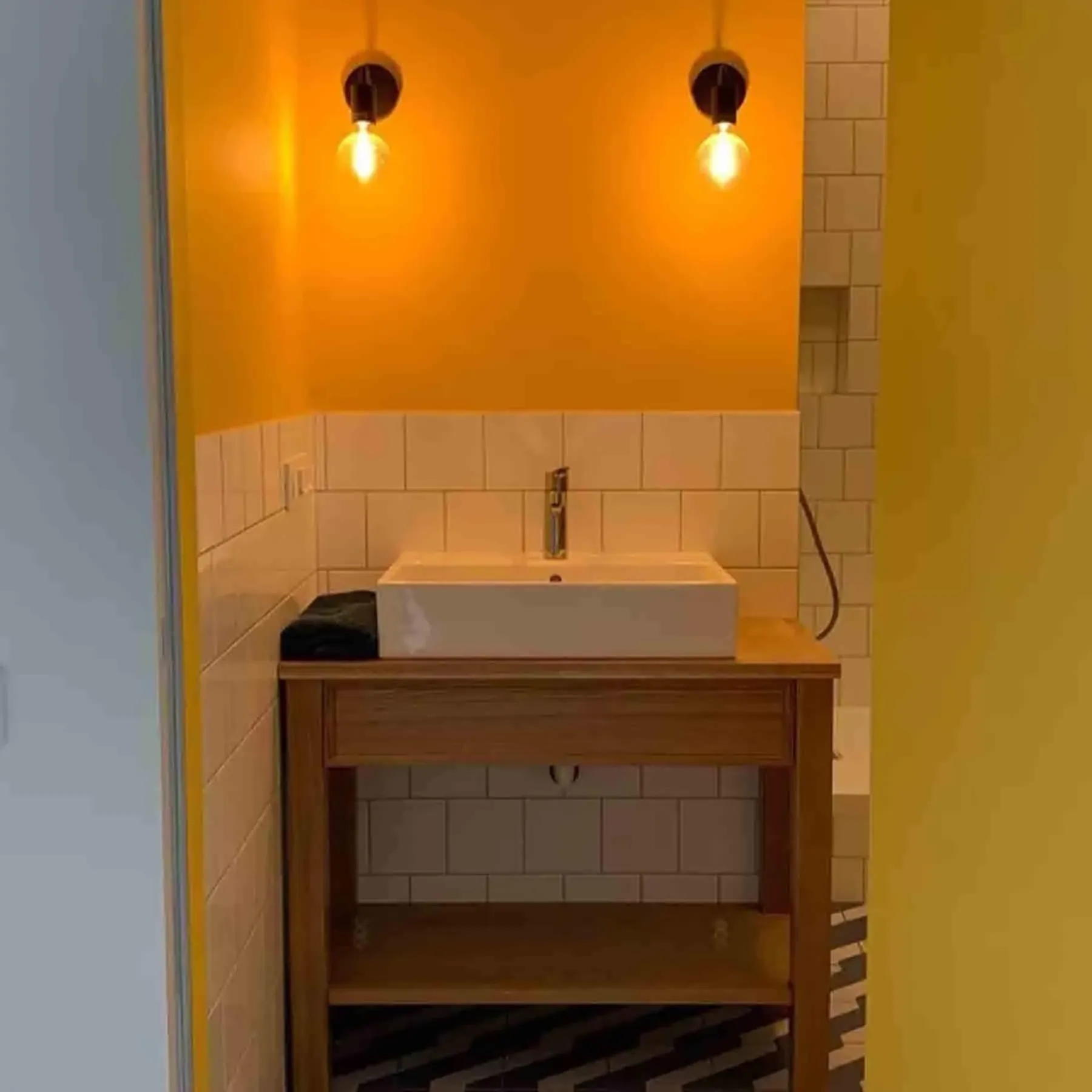 Wall Light with Matt Finish - Metal