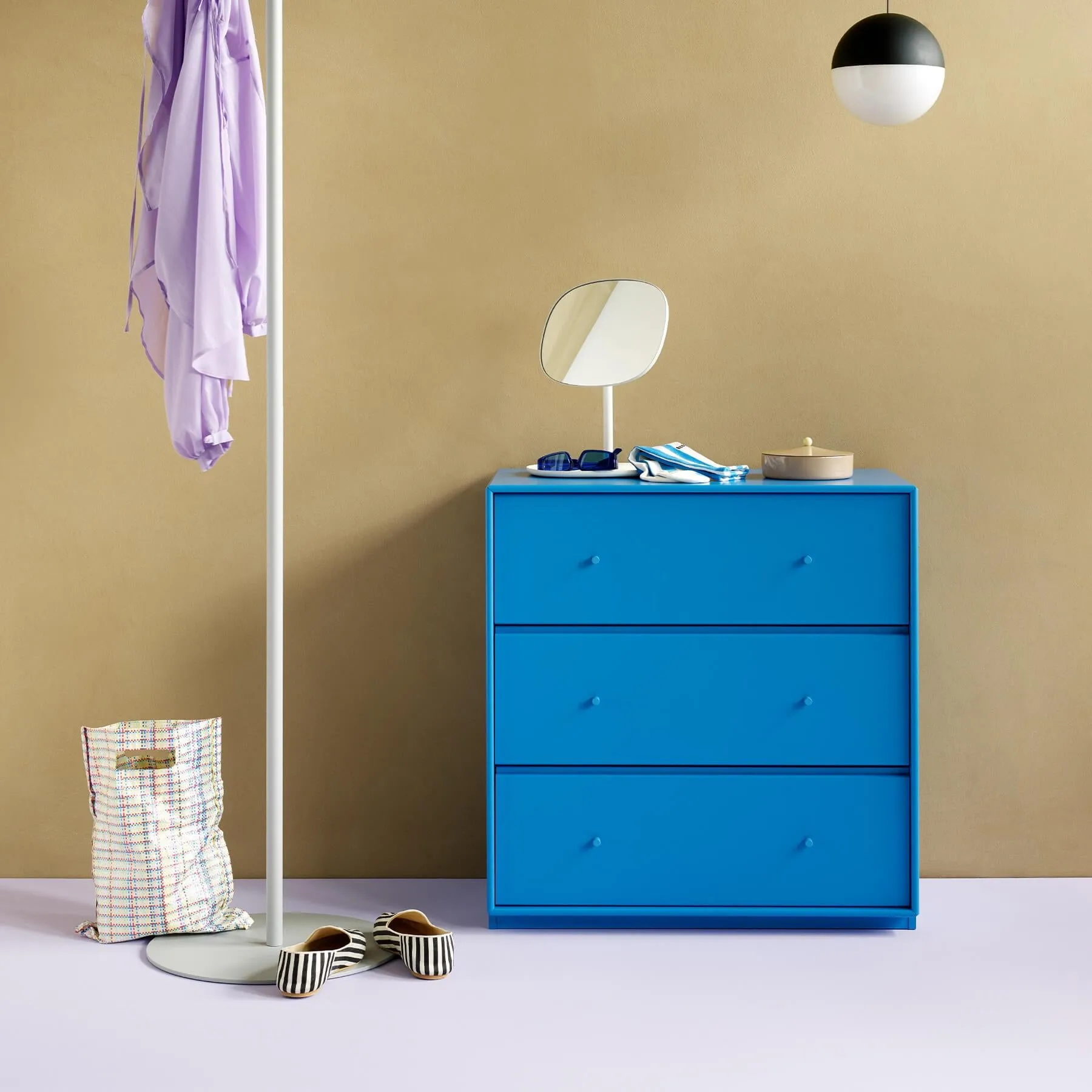 3-Drawer Dresser with Legs - Graphic