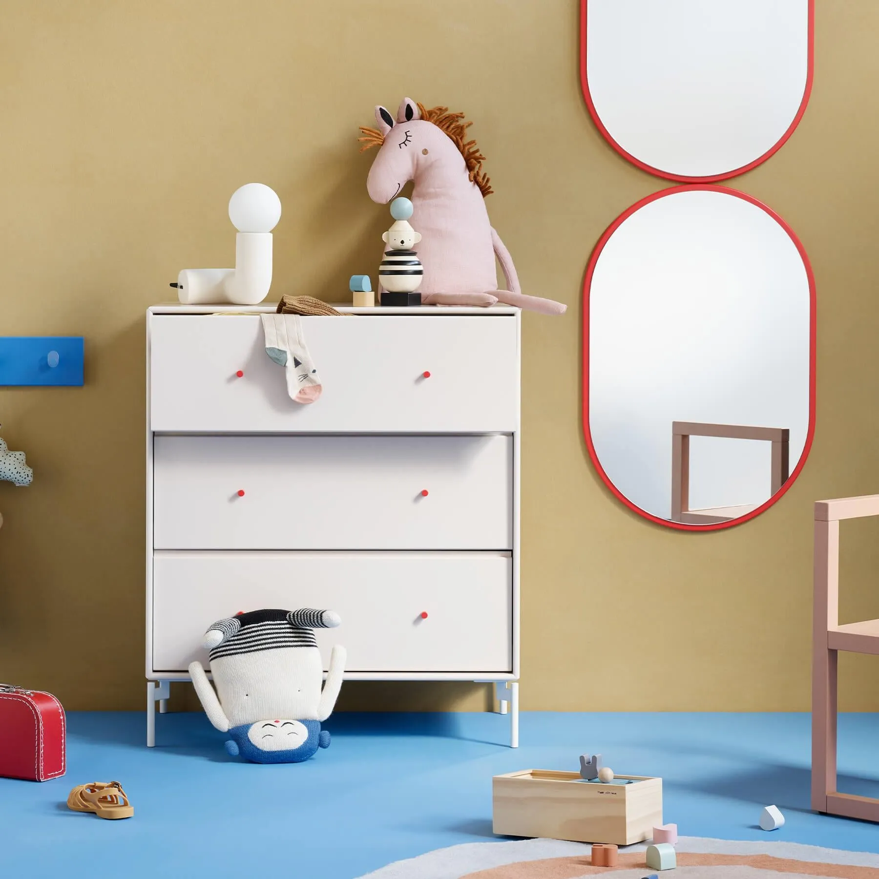 3-Drawer Dresser with Legs - White