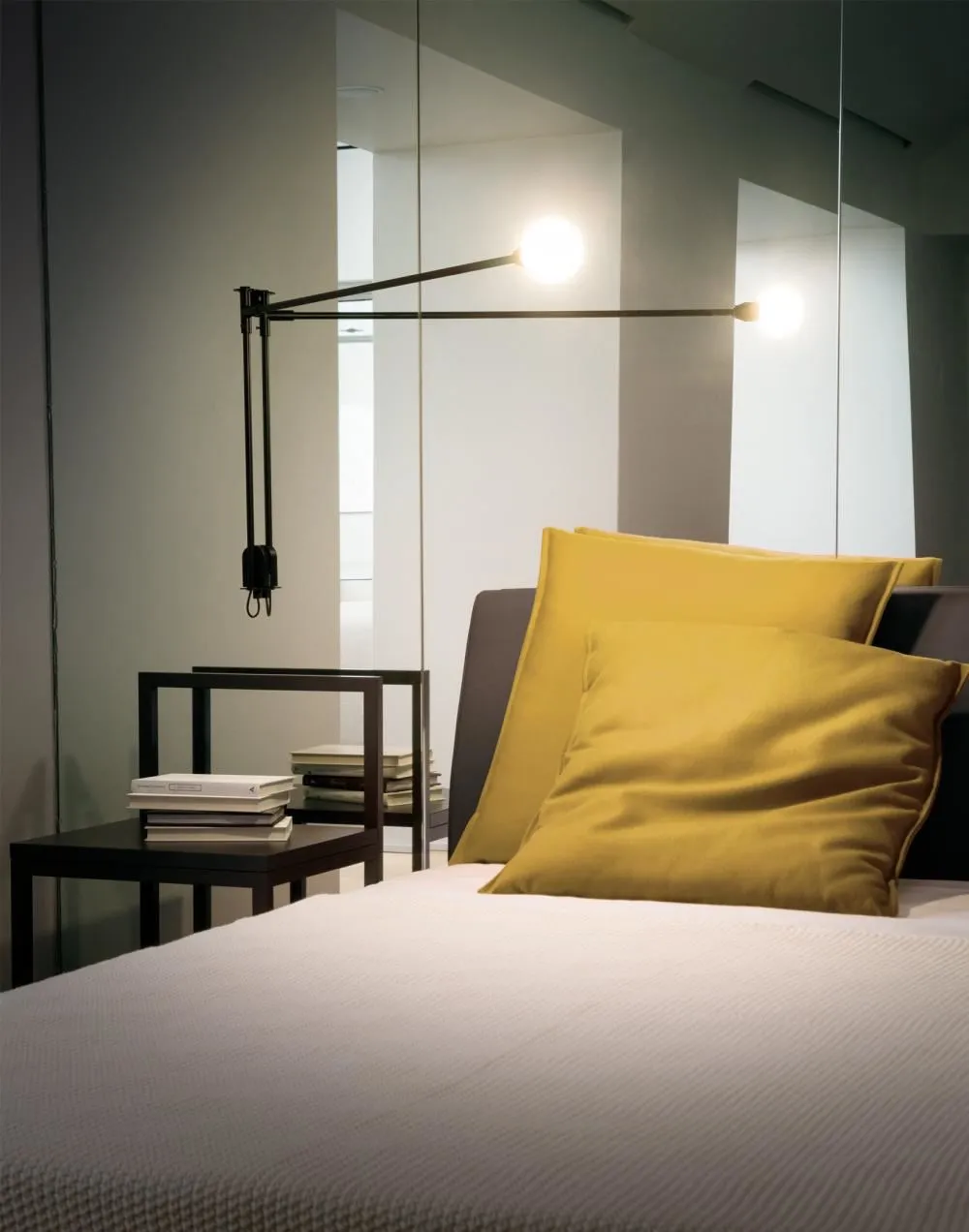 Standard Pivoting Wall Light - Black, Aluminium