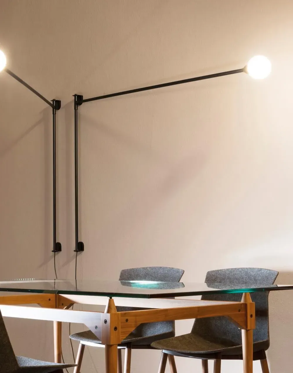 Standard Pivoting Wall Light - Black, Aluminium