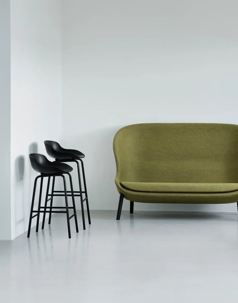 75cm Bar Stool with Curved Design - Olive