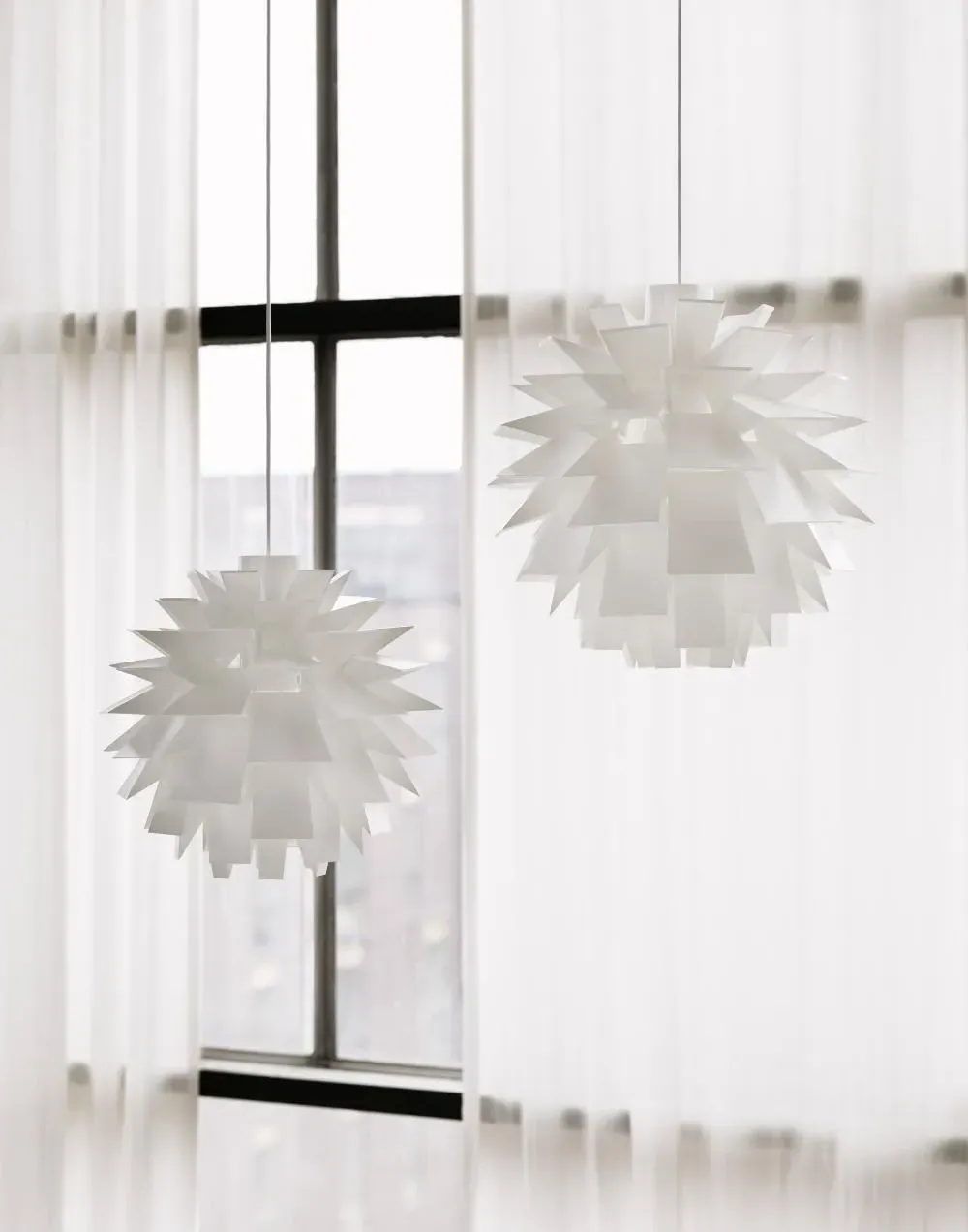 Small Pendant Light Self-Assembly - Contemporary