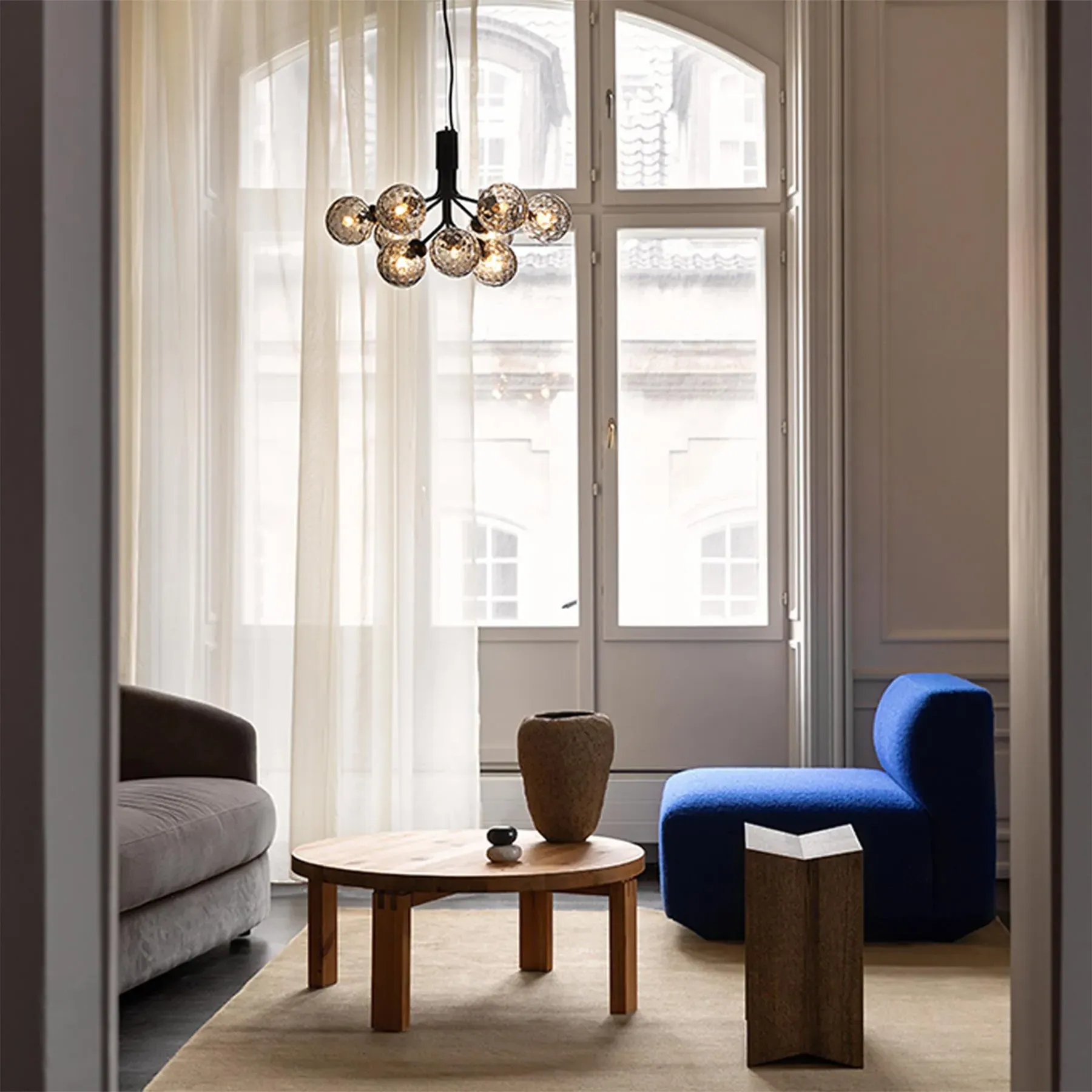 18-Globe Chandelier with Brass Frame - Gold, Glass