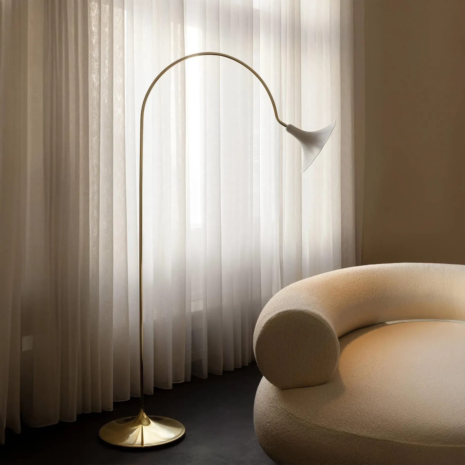 Floor Lamp with Curved Stem - Brass, Metal
