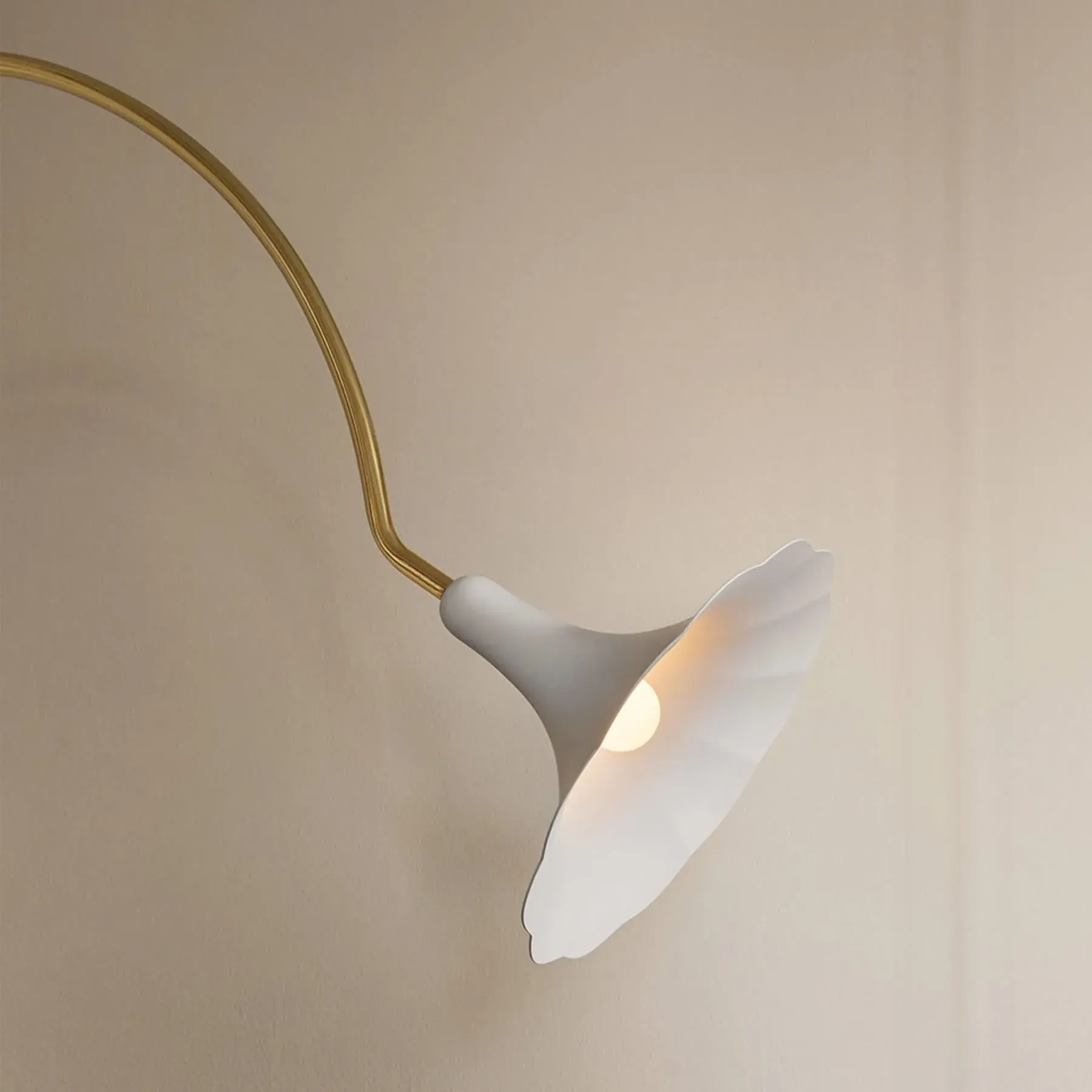 Floor Lamp with Curved Stem - Brass, Metal