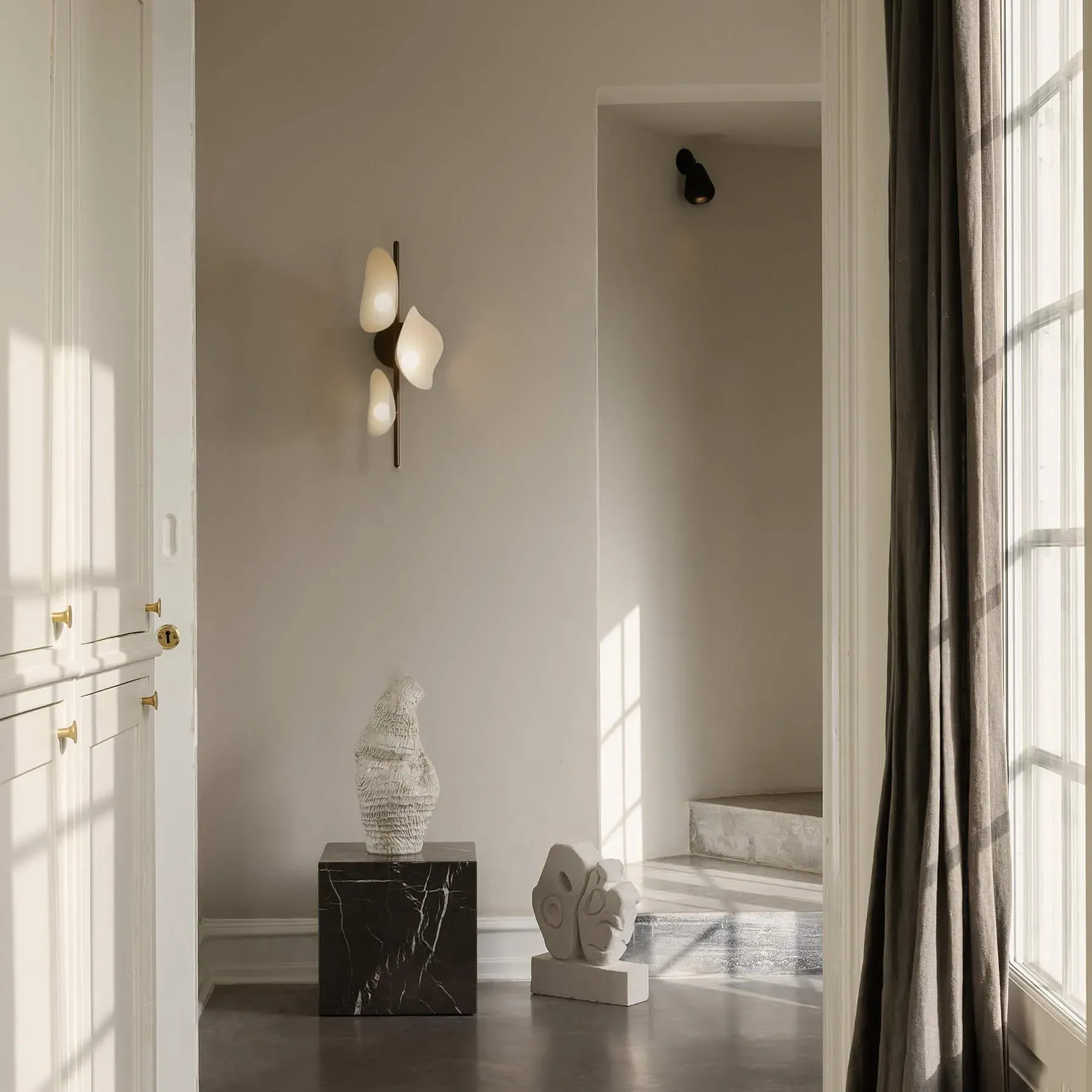 Florii 3 Wall Light - White, Bronze Metal