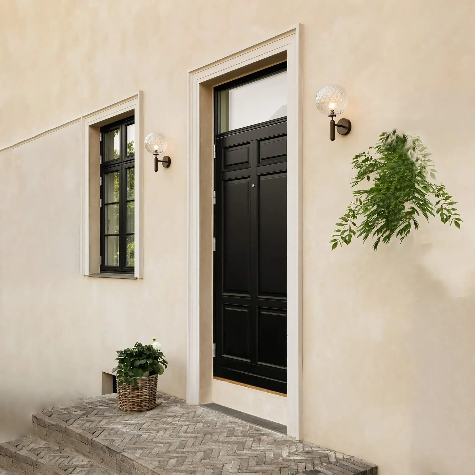 Outdoor Wall Light - Bronze, Clear Glass