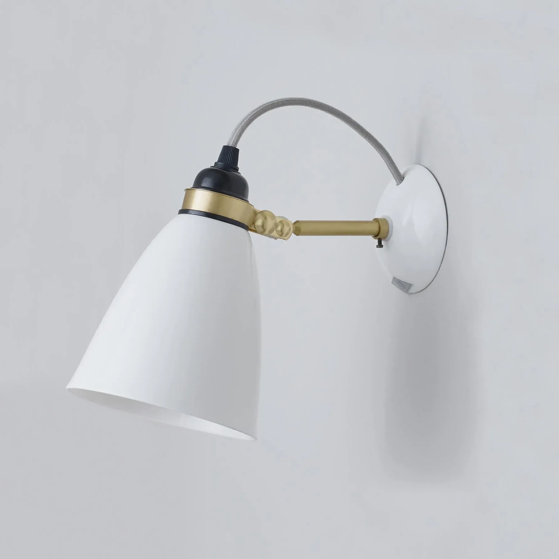 Hector 30 Wall Light Hardwired - Black Cable, Brass