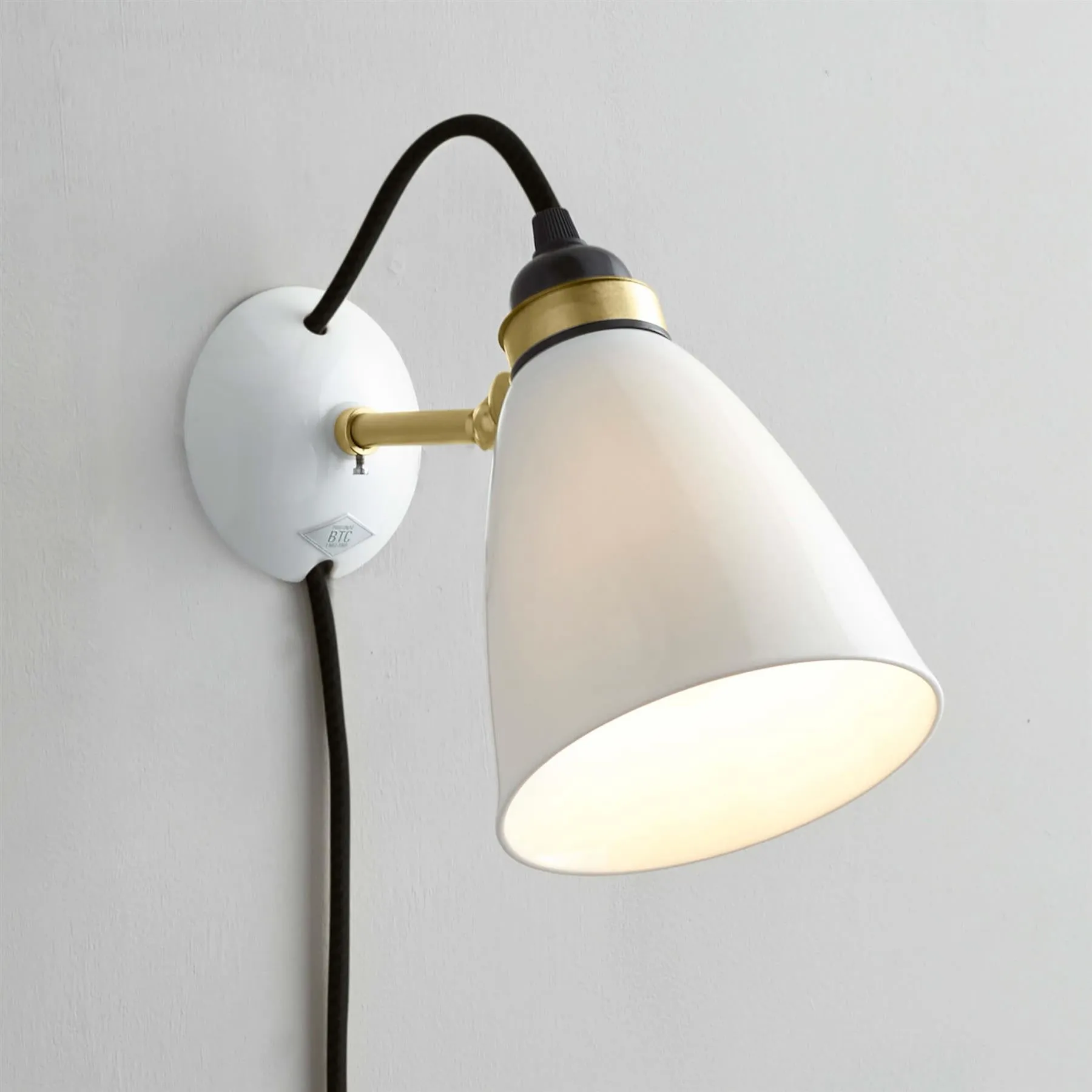 Hector 30 Wall Light Hardwired - Grey Cable, Brass