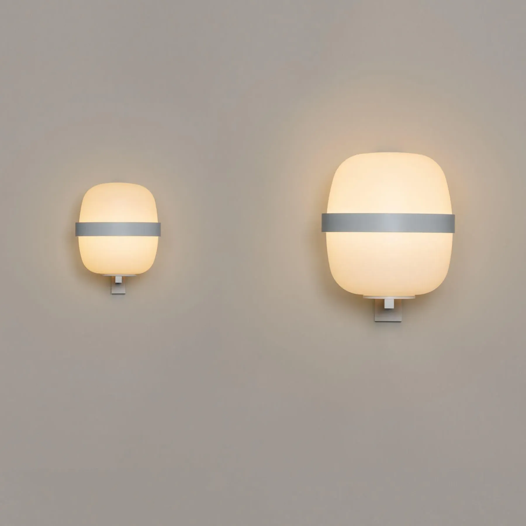 Wall Light with Globe Shade - Black, Metal