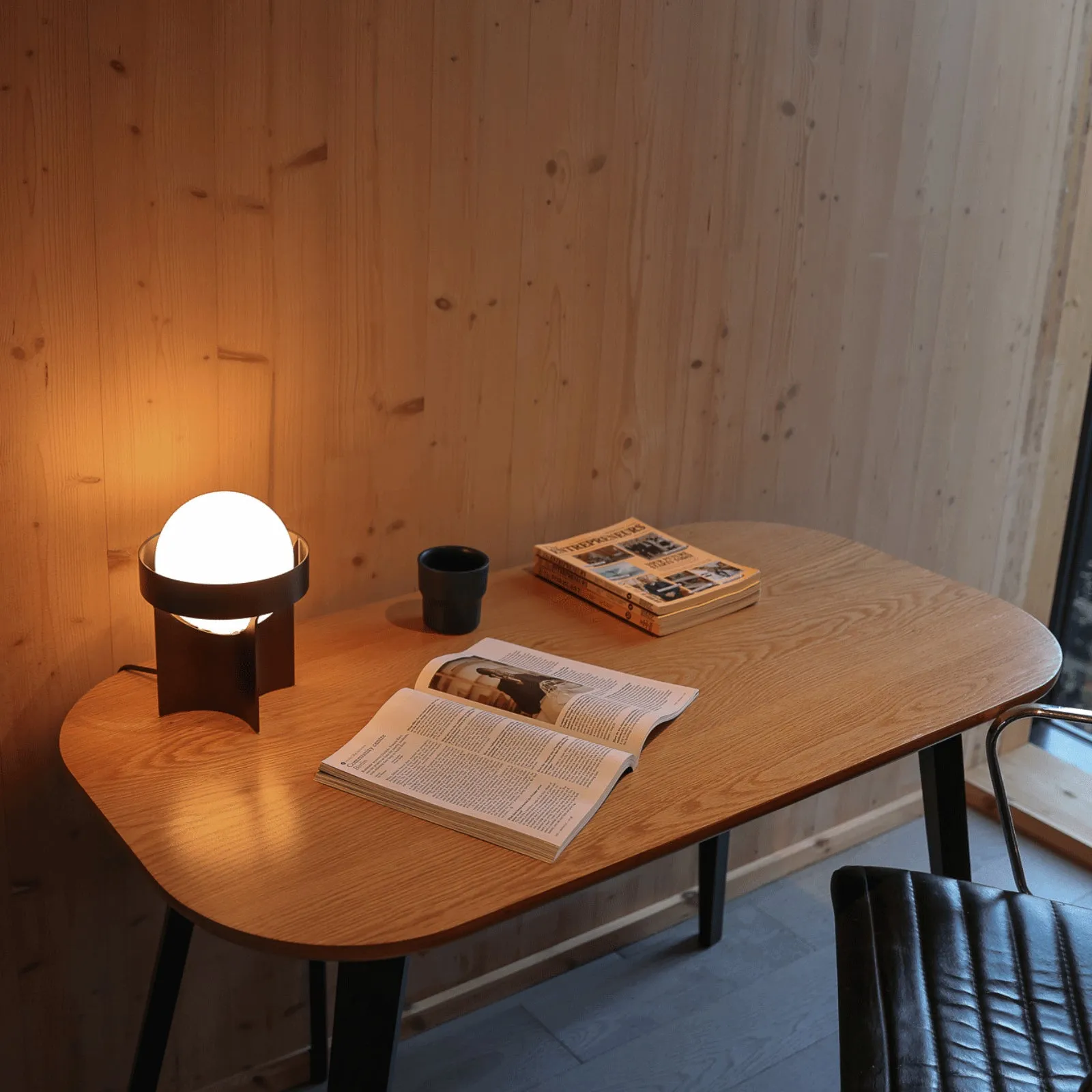 Loop Table Lamp with Sphere III - Gold, Aluminium