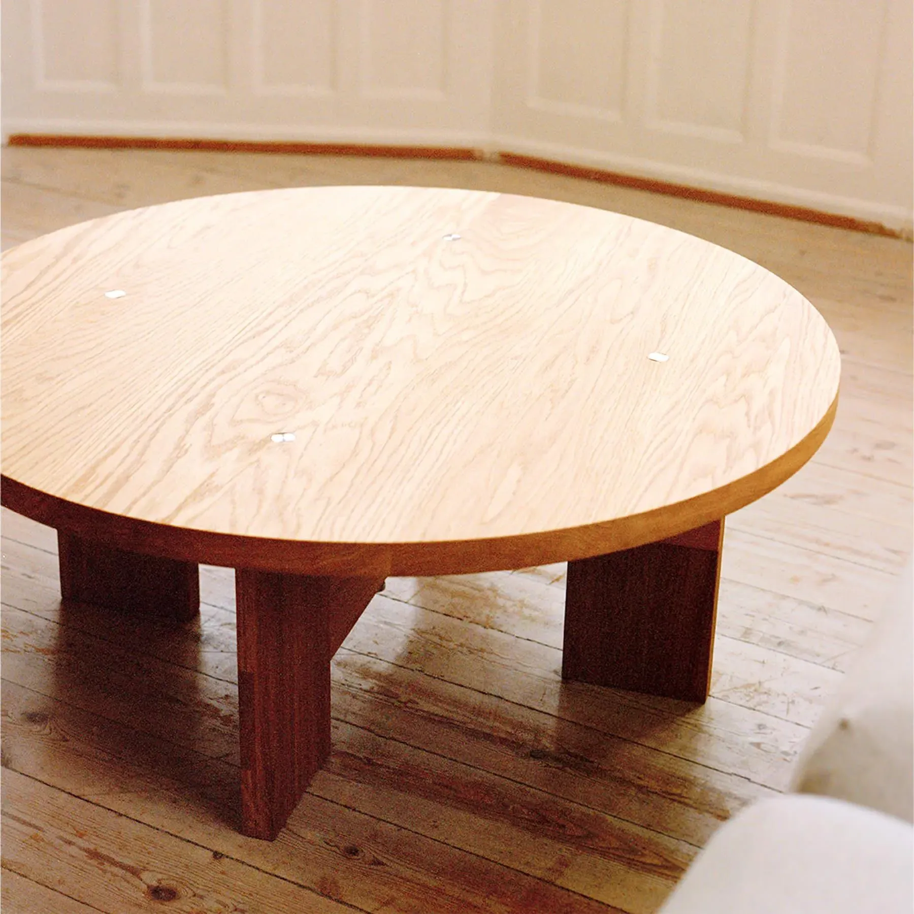 Mio Coffee Table with Steel Details - Oak