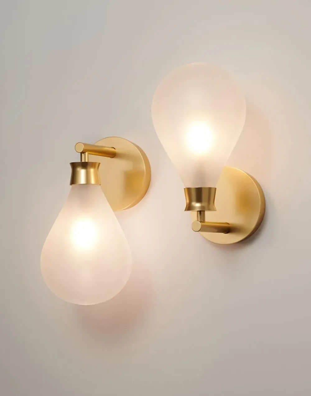 Cintola Wall Light with Glass Shade - Bronze