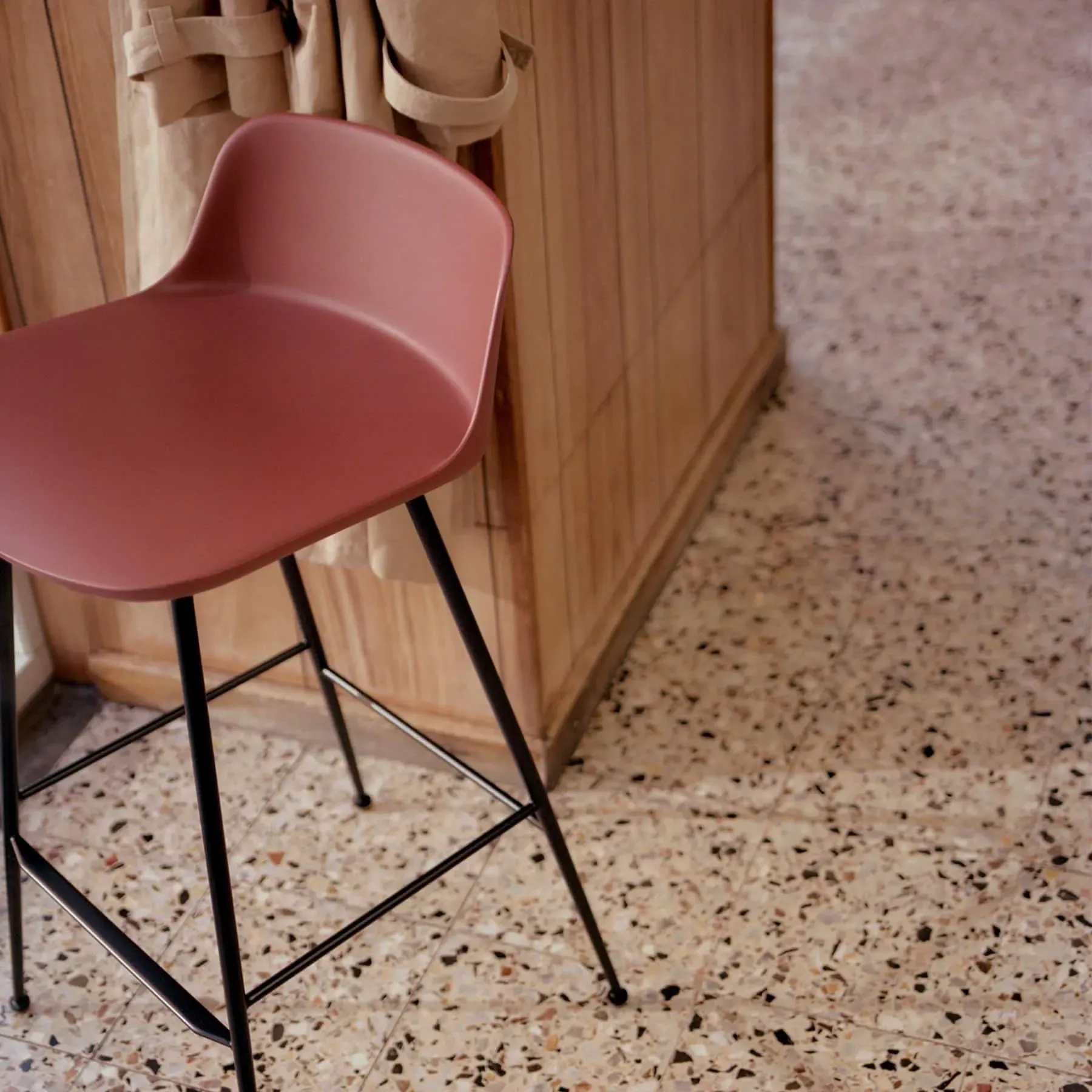 Bar Stool with Shell Seat - Beige, Recycled Plastic