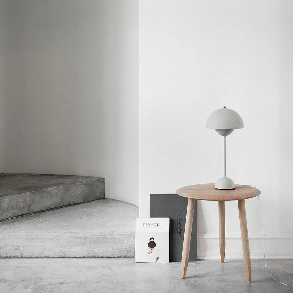 Flowerpot Table Lamp with Diffuser - White, Metal