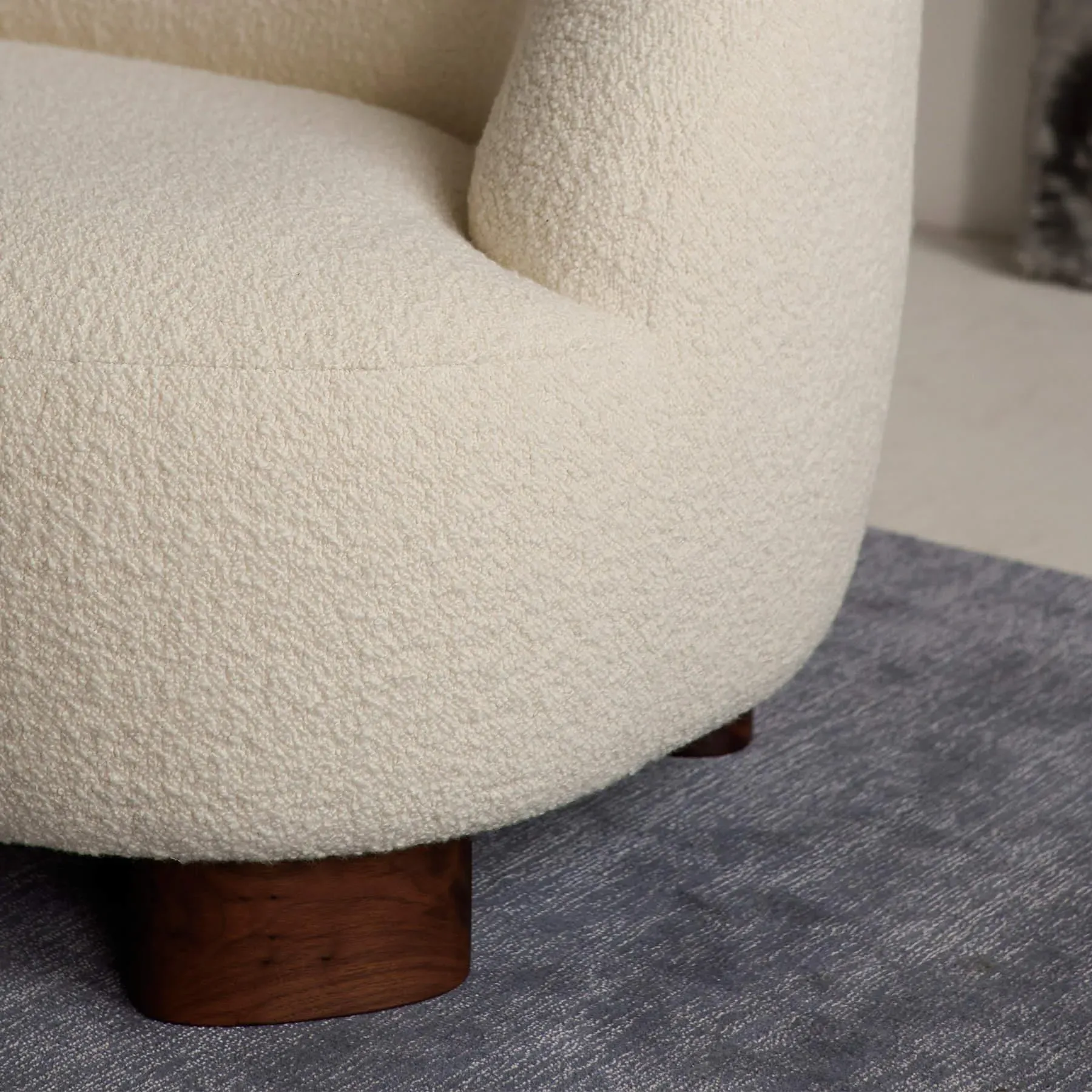 LC3 Margas 2-Seater Sofa - Gentle 133, Oiled Oak