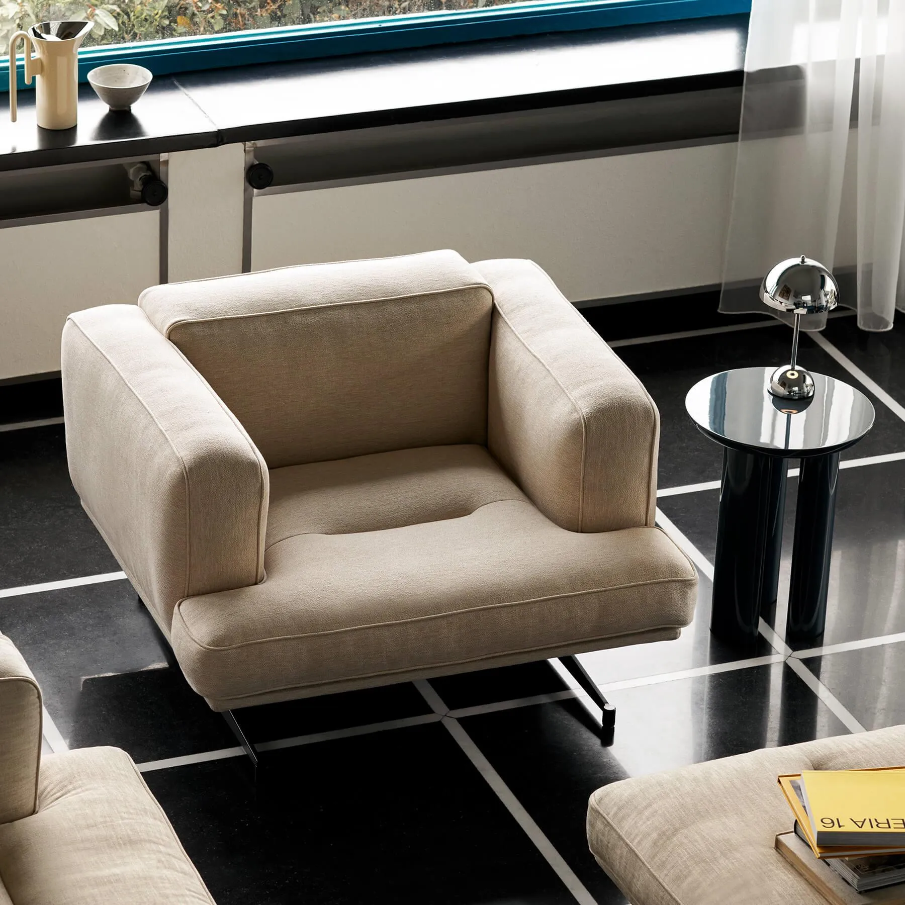 Lounge Chair with Aluminium Base - Clay