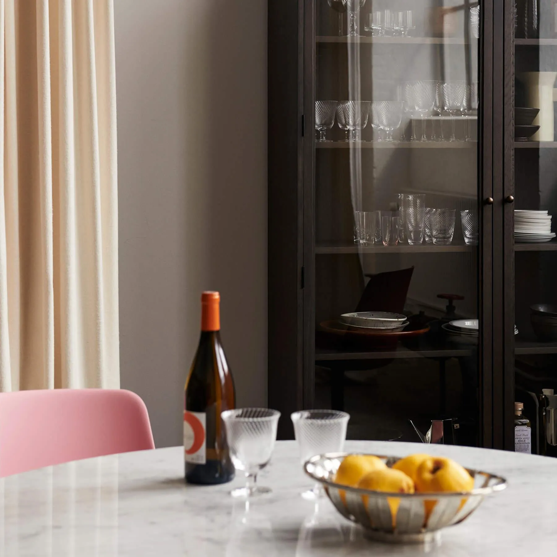 SK19 HW11 In Between Rely Dining Bundle - Vermillion, Nero Marquina