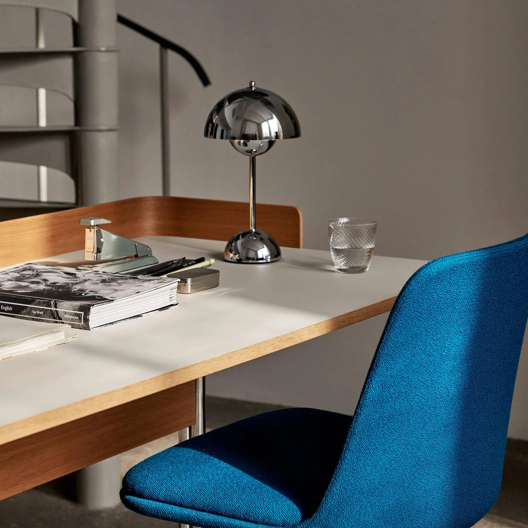 Swivel Office Chair with Gas Lift - Aluminium