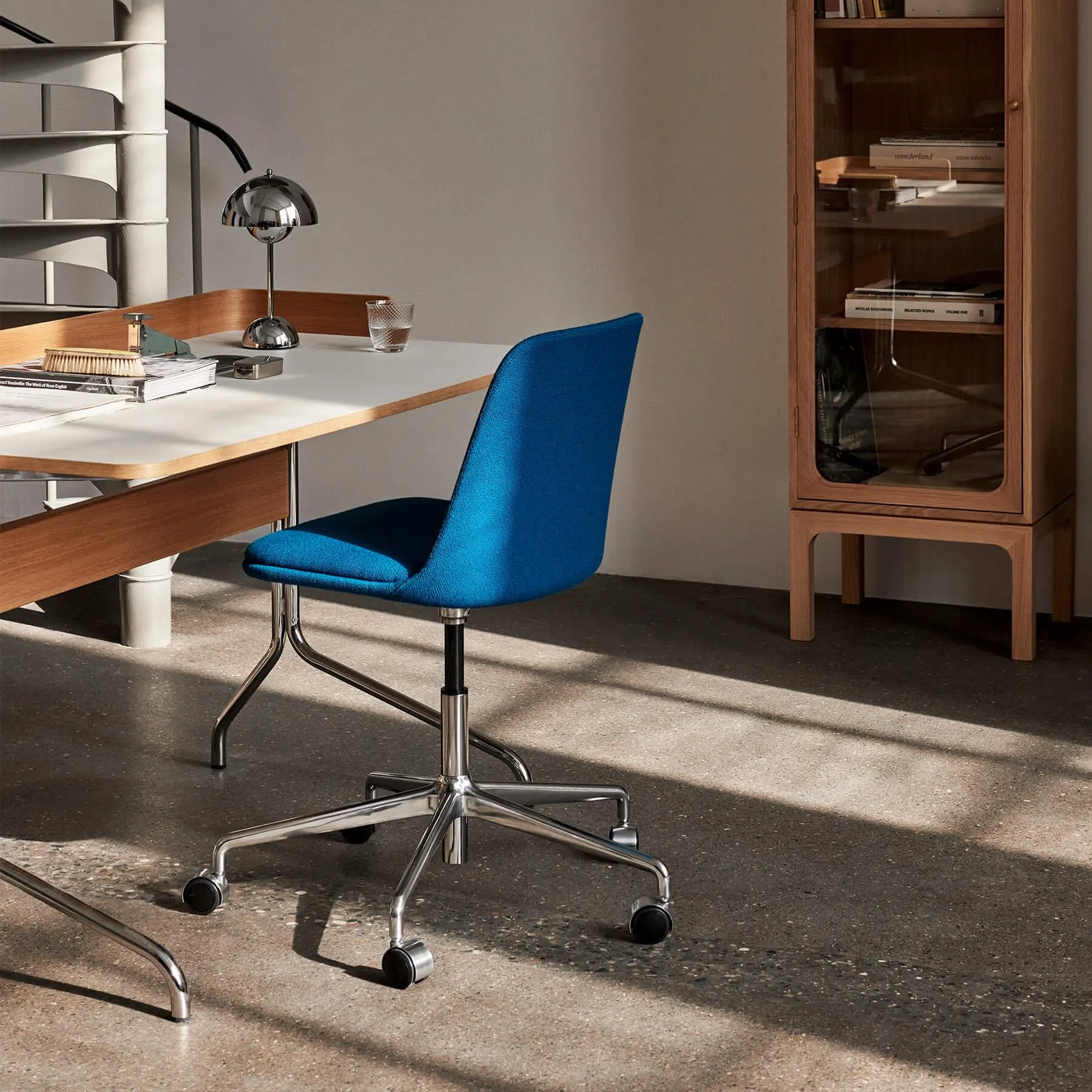 Swivel Office Chair with Gas Lift - Aluminium