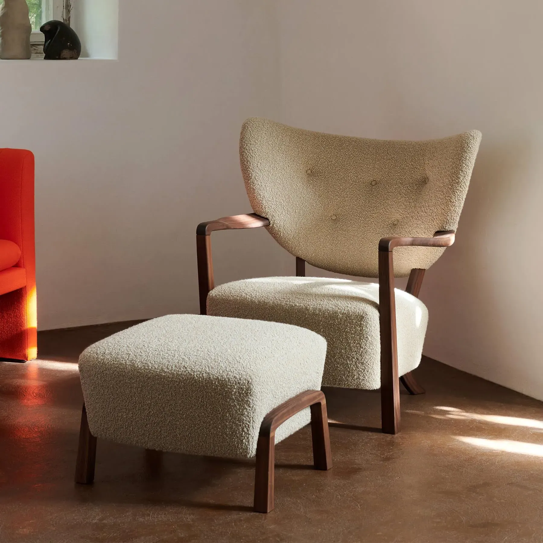 Wulff ADT2 Lounge Chair with Ottoman - Sheepskin Honey, Oak