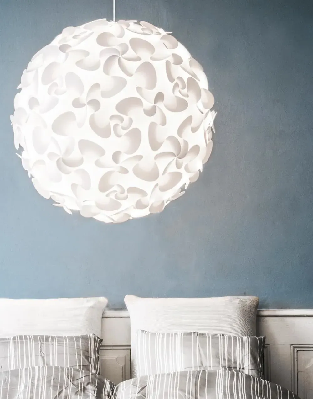 Medium Pendant Light Flower Design - White