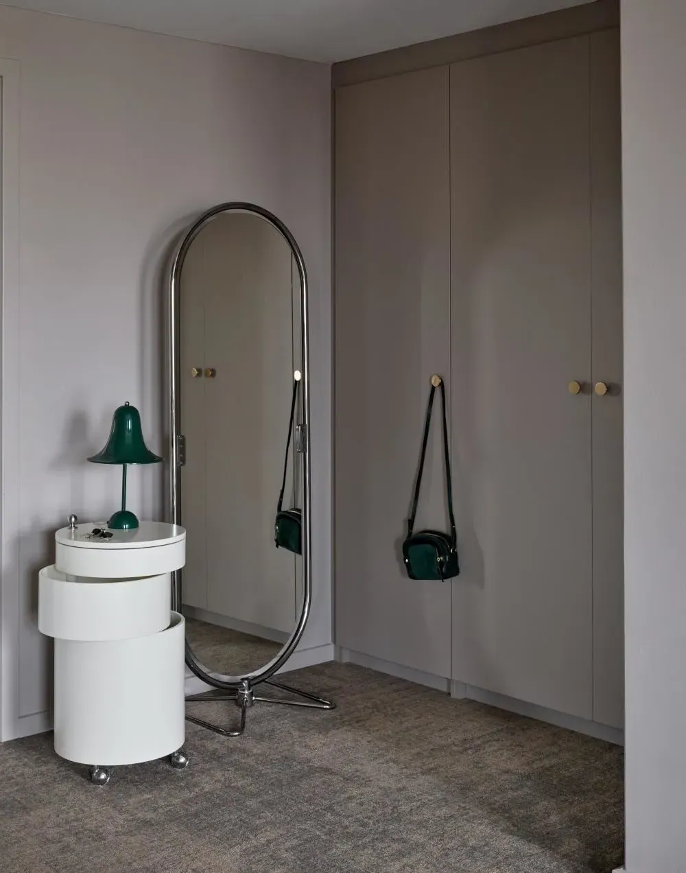 Bell-Shaped Table Lamp - Dark Green