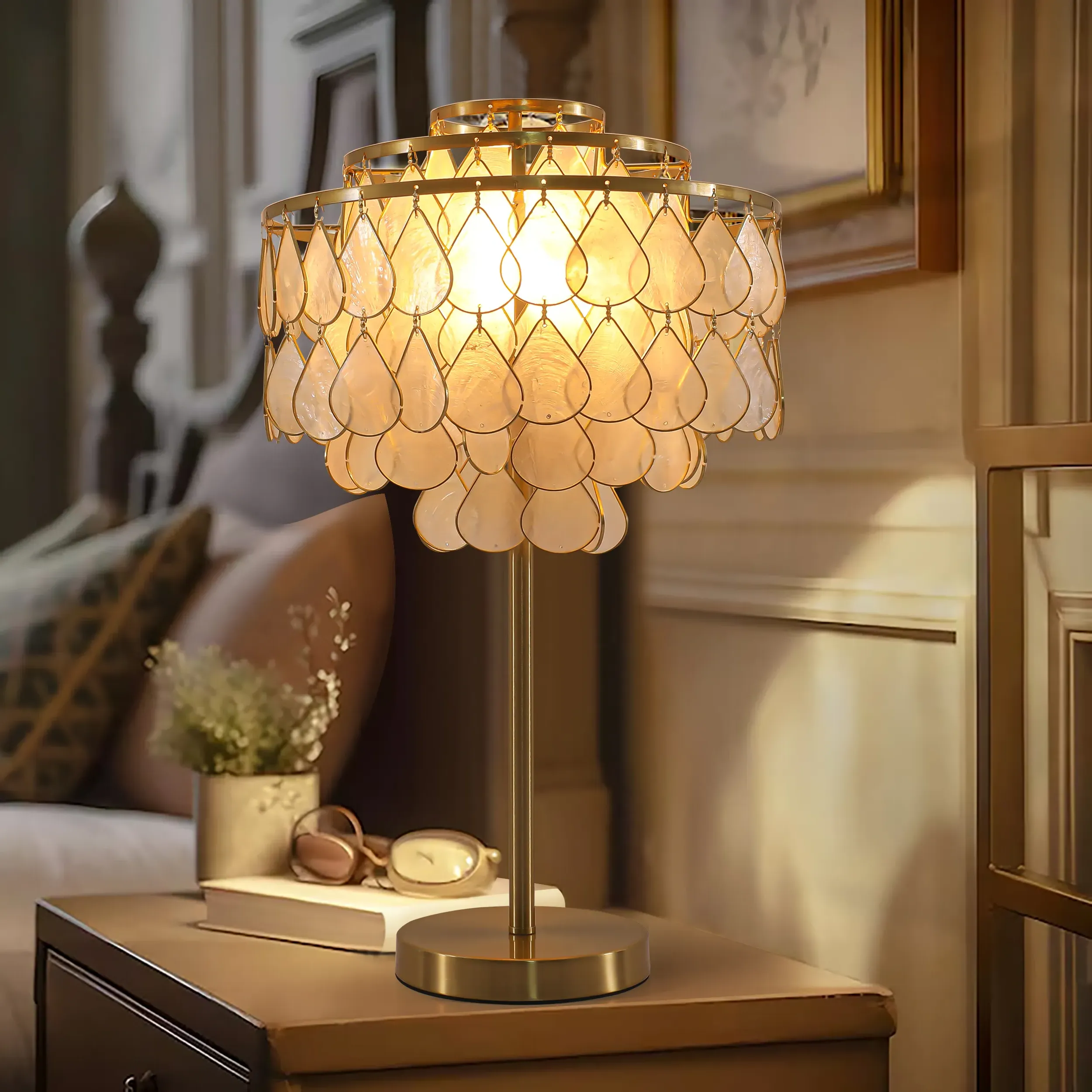 Vivant Table Lamp with Teardrop Shell Design - Gold