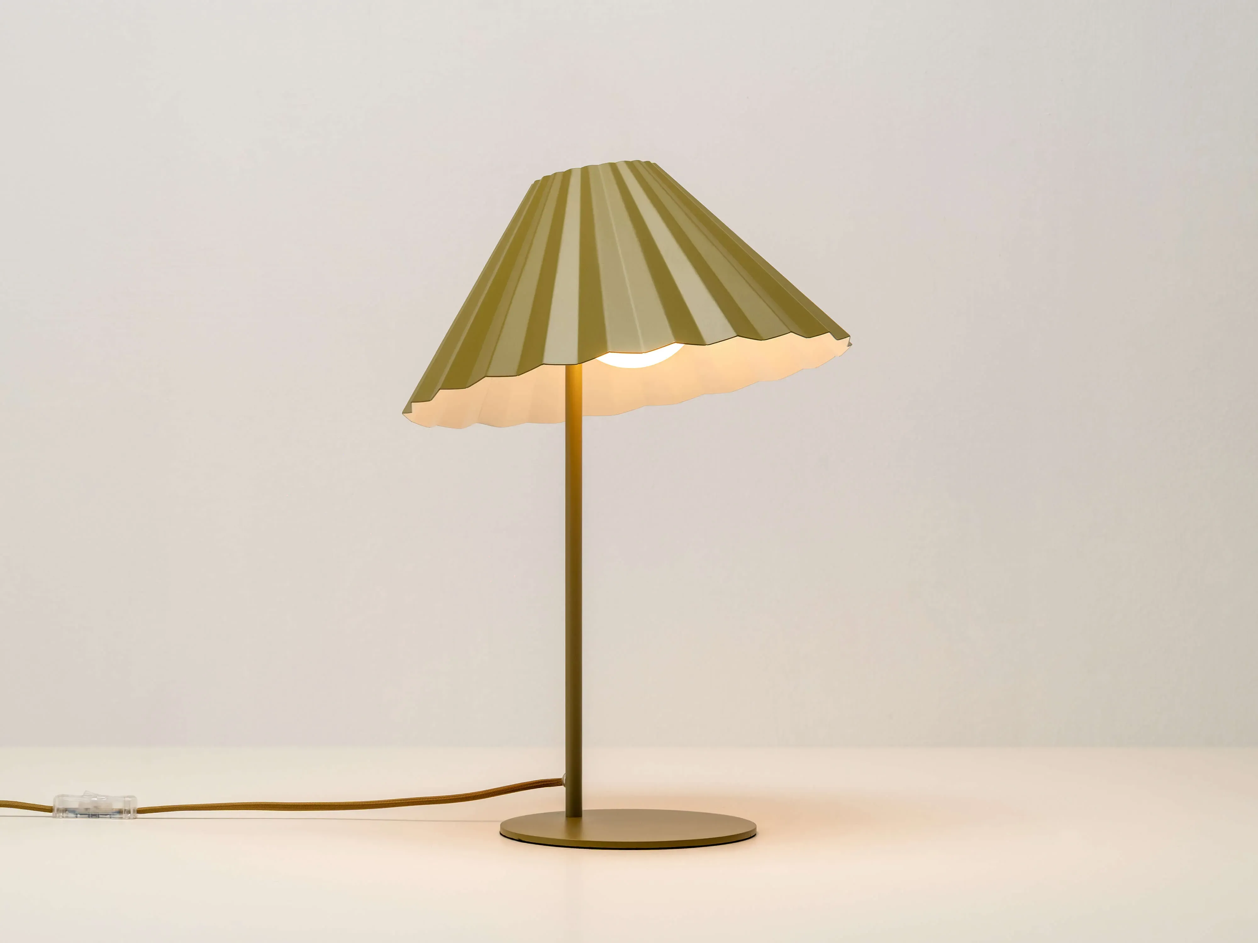 the-pleat-table-lamp image