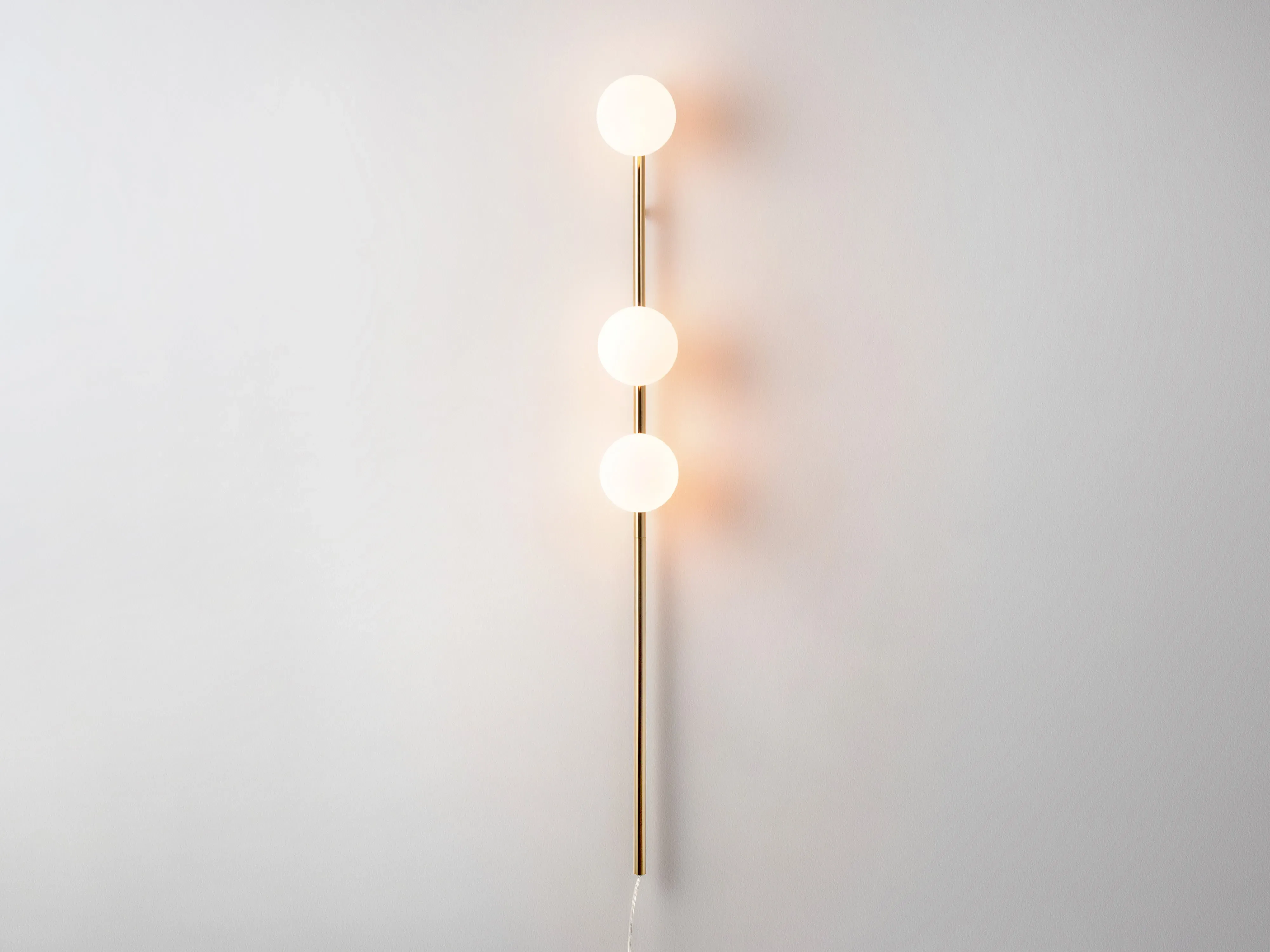 Bar Opal Ball Wall Light EU - Brass