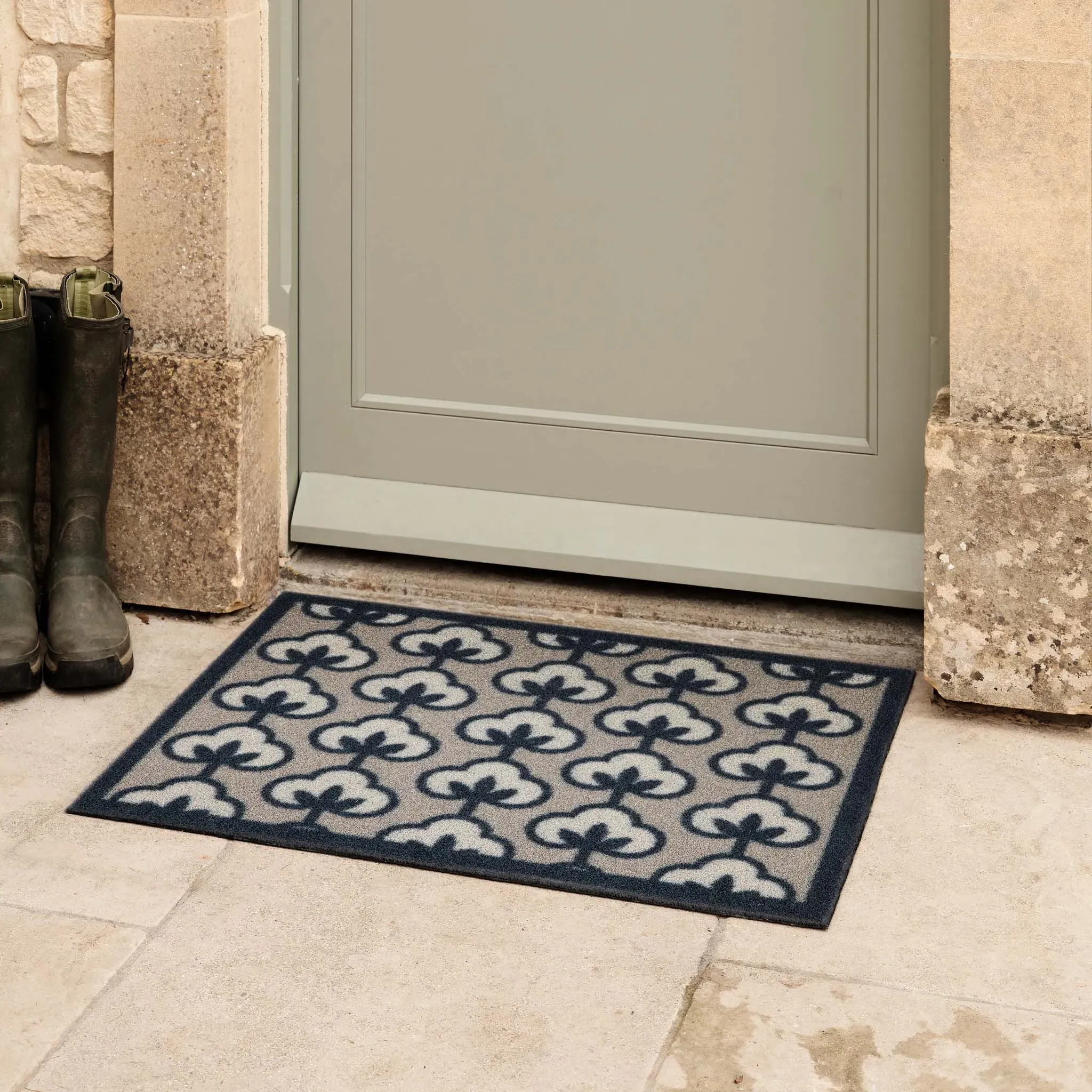 Hug Rug Retro Flower Outdoor Doormat - Neutral, ECONYL Nylon product