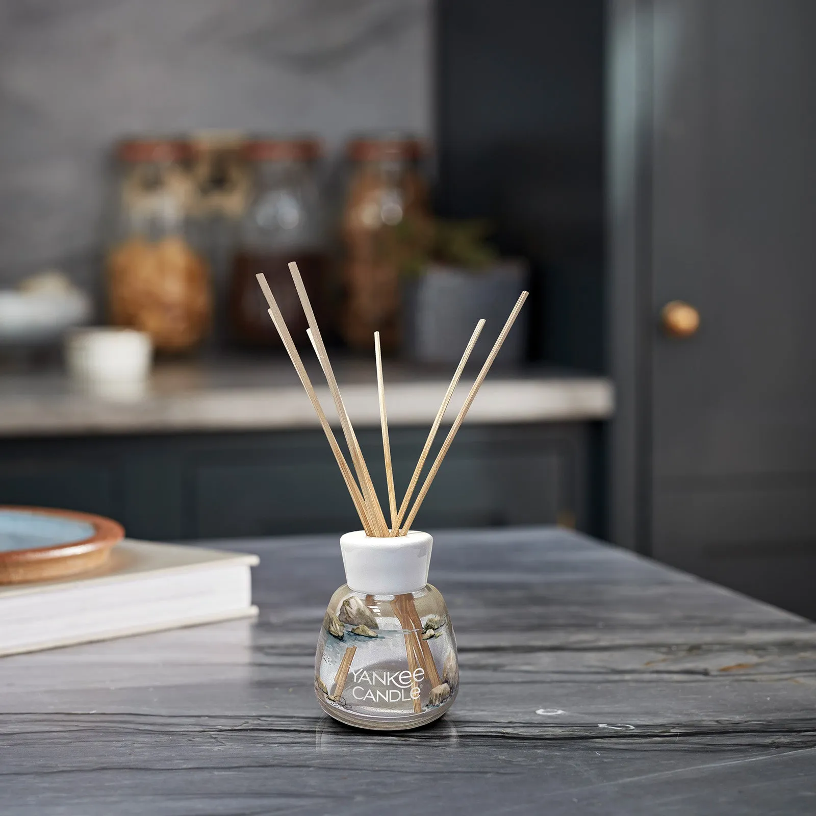 100ml Reed Diffuser - Amber Sandalwood Scent image